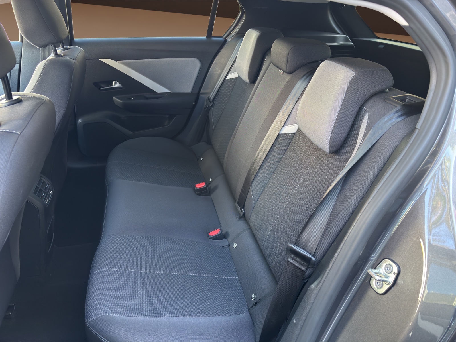 OPEL Astra 1.6 PHEV Turbo Swiss A-image-11