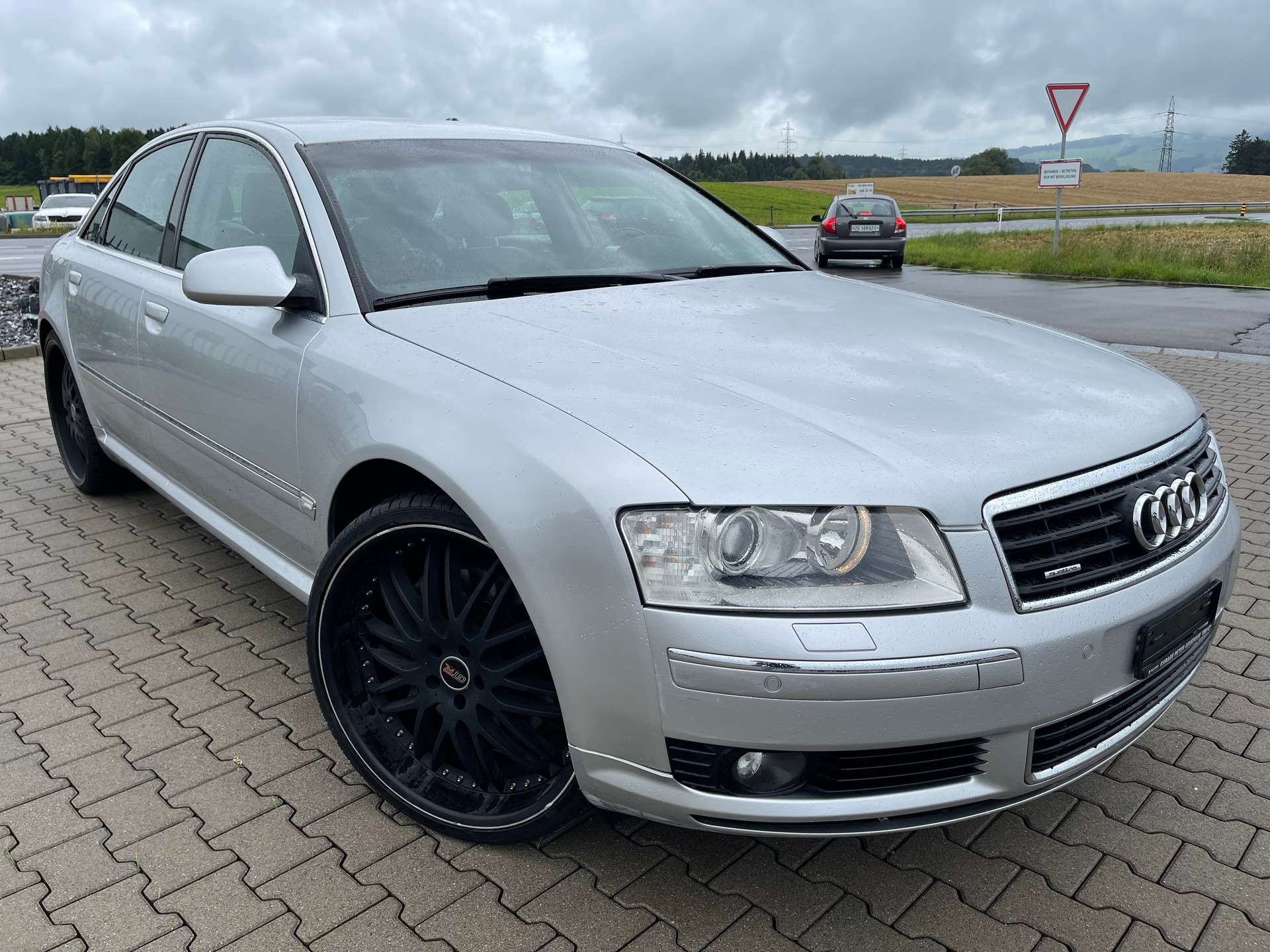 AUDI A8 4.2 quattro tiptronic-image-1