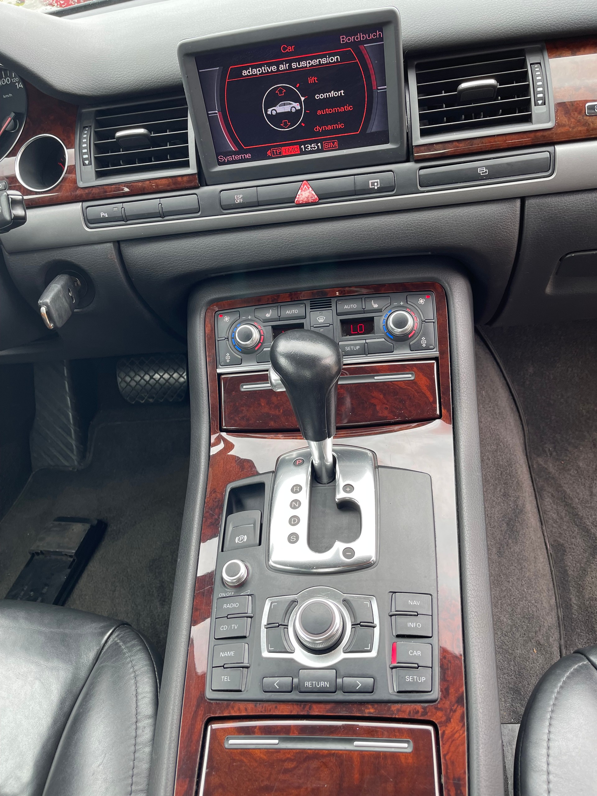 AUDI A8 4.2 quattro tiptronic-image-6