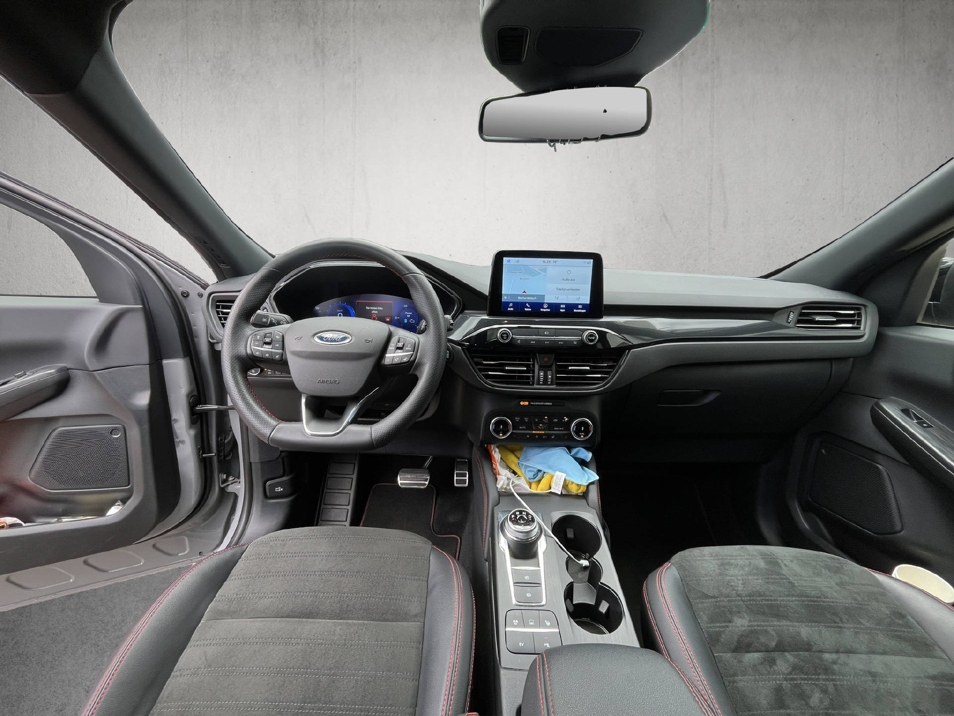 FORD Kuga 2.5 Plug-in Hybrid Graphite Tech Edition-image-14