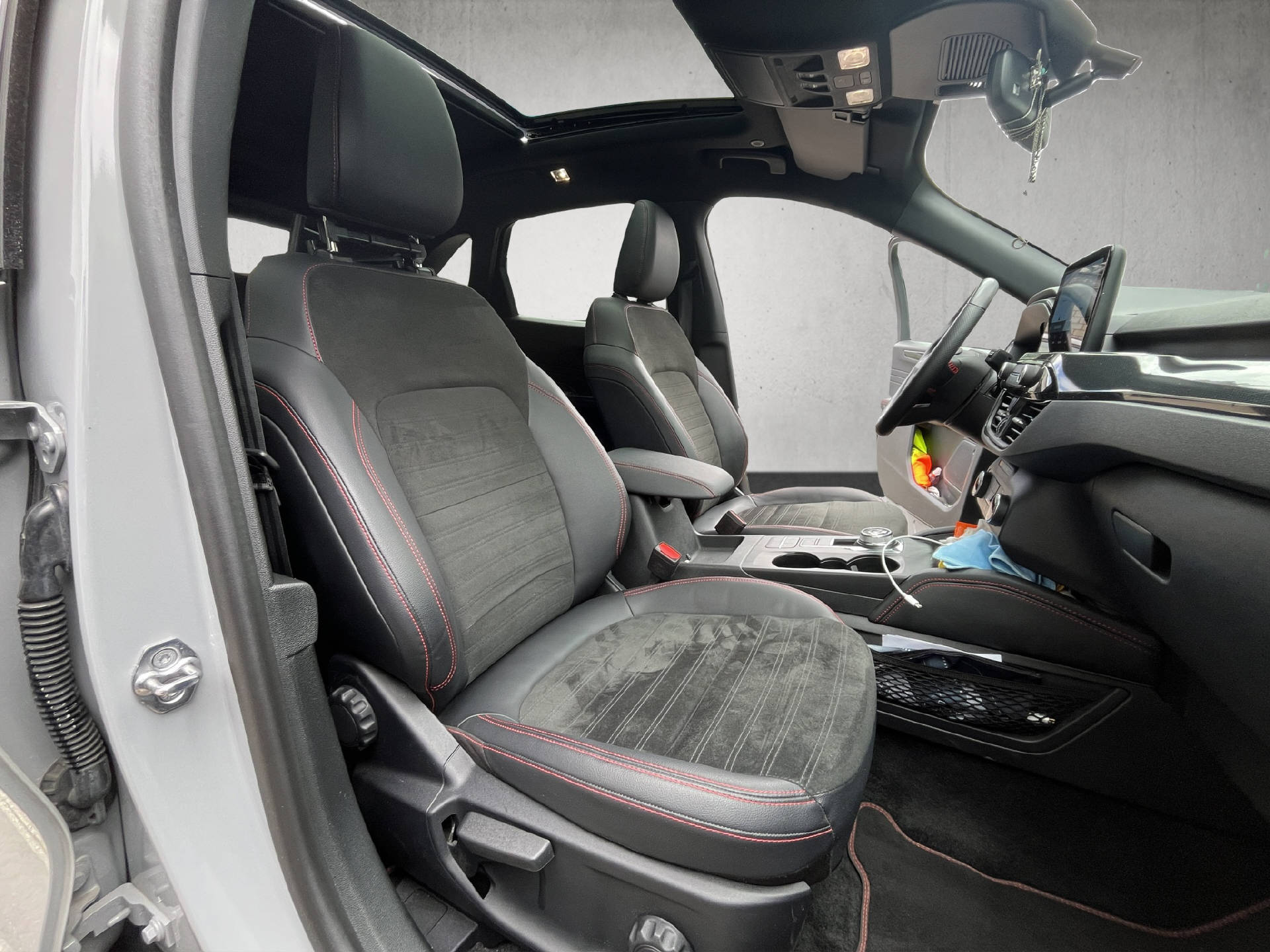 FORD Kuga 2.5 Plug-in Hybrid Graphite Tech Edition-image-18