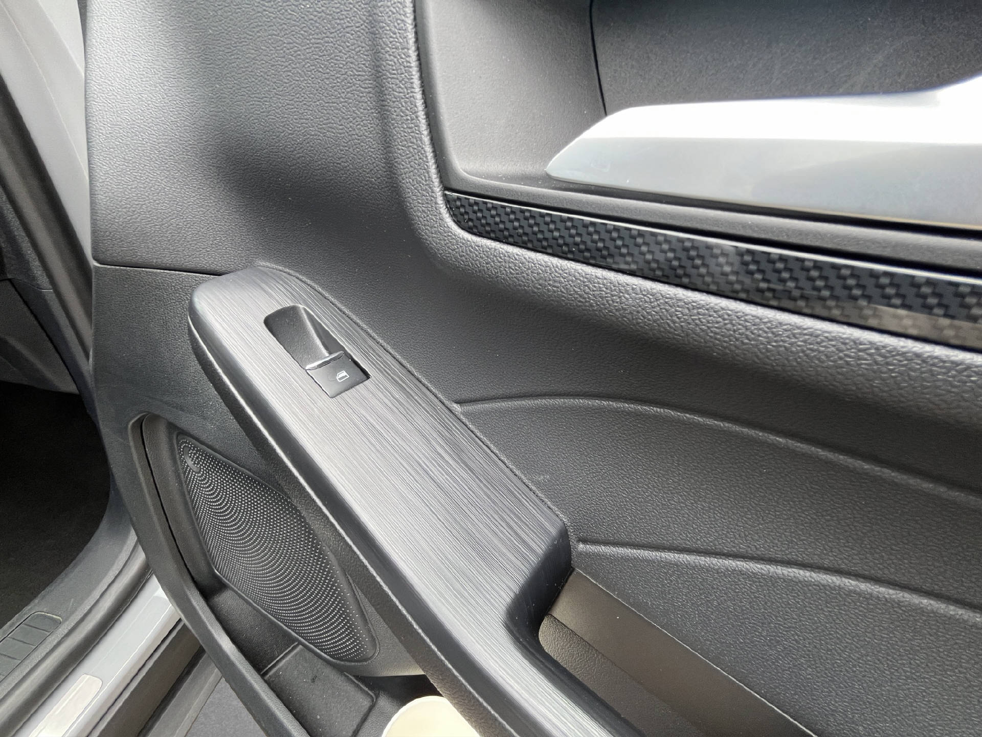 FORD Kuga 2.5 Plug-in Hybrid Graphite Tech Edition-image-17
