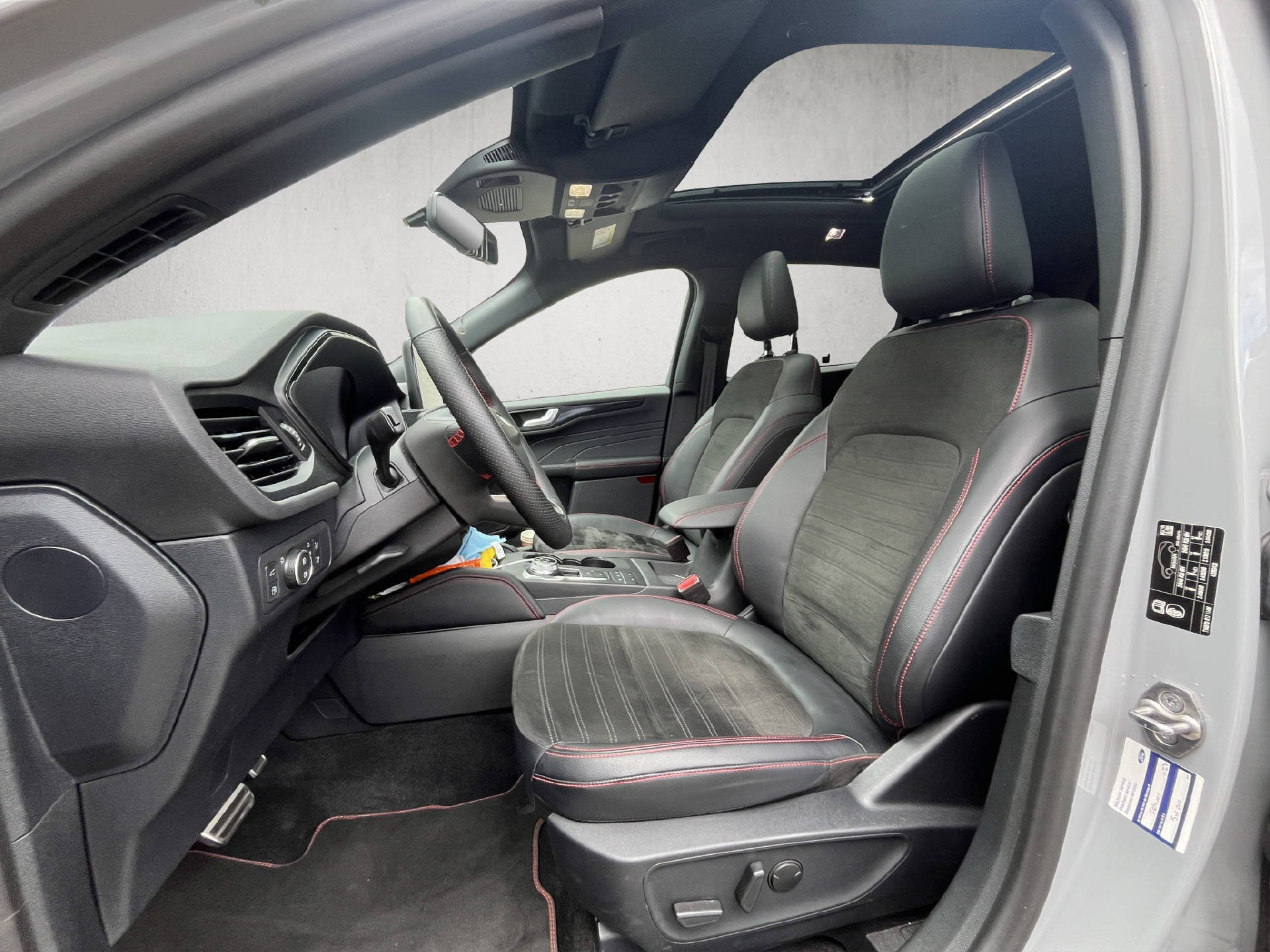FORD Kuga 2.5 Plug-in Hybrid Graphite Tech Edition-image-9