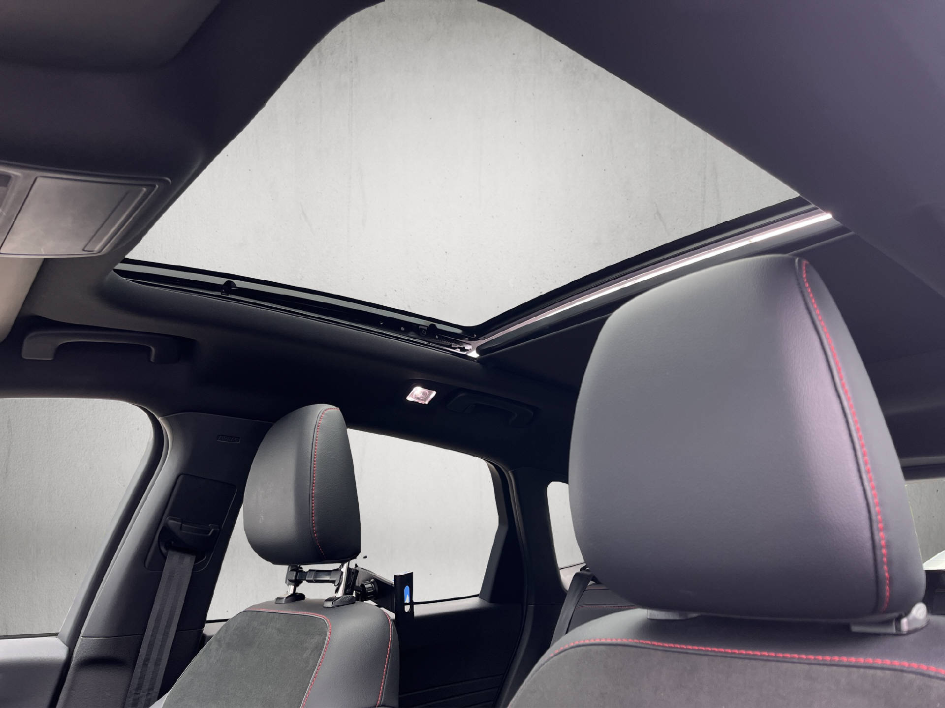 FORD Kuga 2.5 Plug-in Hybrid Graphite Tech Edition-image-26