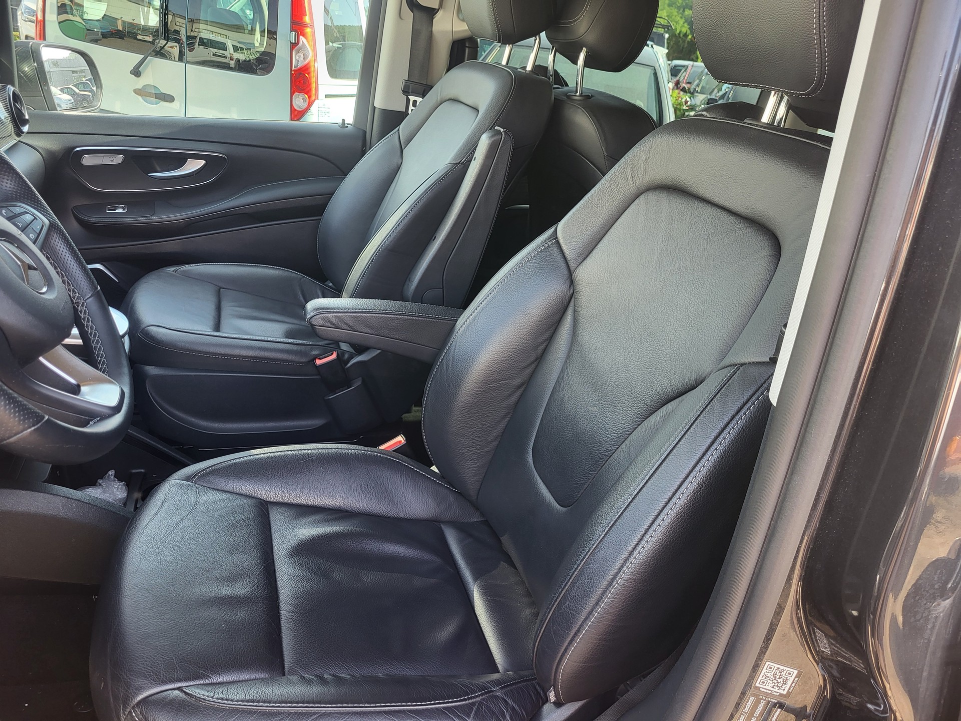 MERCEDES-BENZ V 250 d kompakt 4Matic 9G-Tronic-image-9