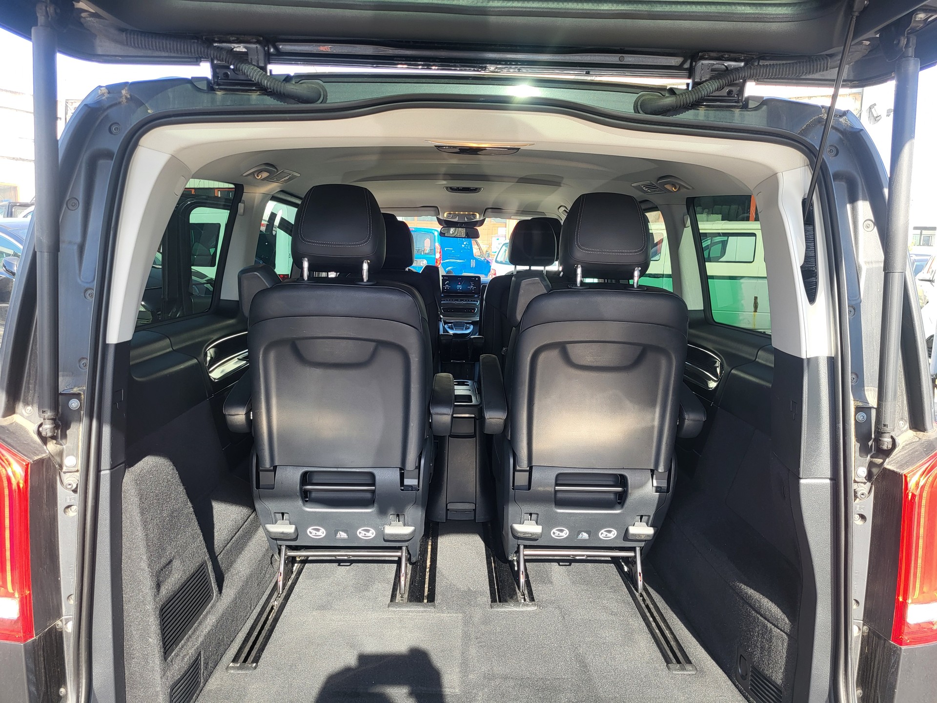 MERCEDES-BENZ V 250 d kompakt 4Matic 9G-Tronic-image-14