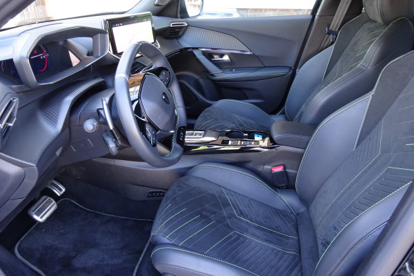 PEUGEOT 2008 1.2 145 MHEV GT-showroom-element-1