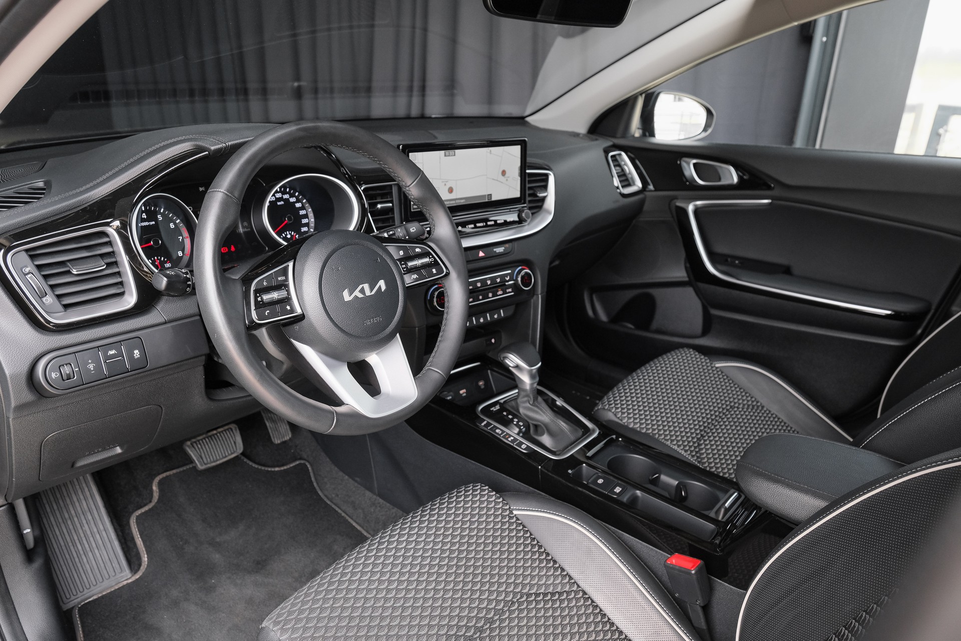 KIA XCeed 1.5 T-GDi DCT-image-12