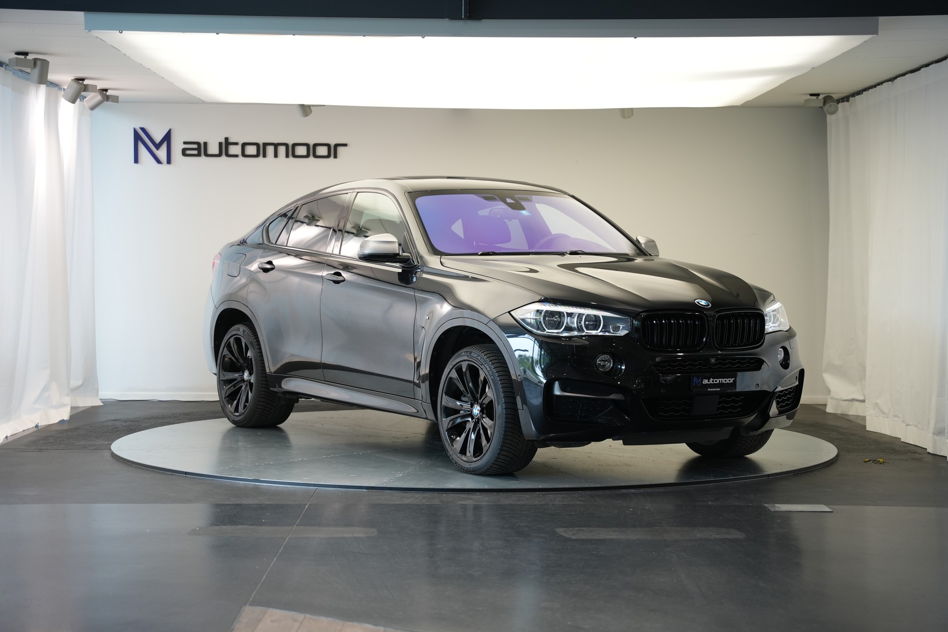 BMW X6 M50d Steptronic-showroom-element-2