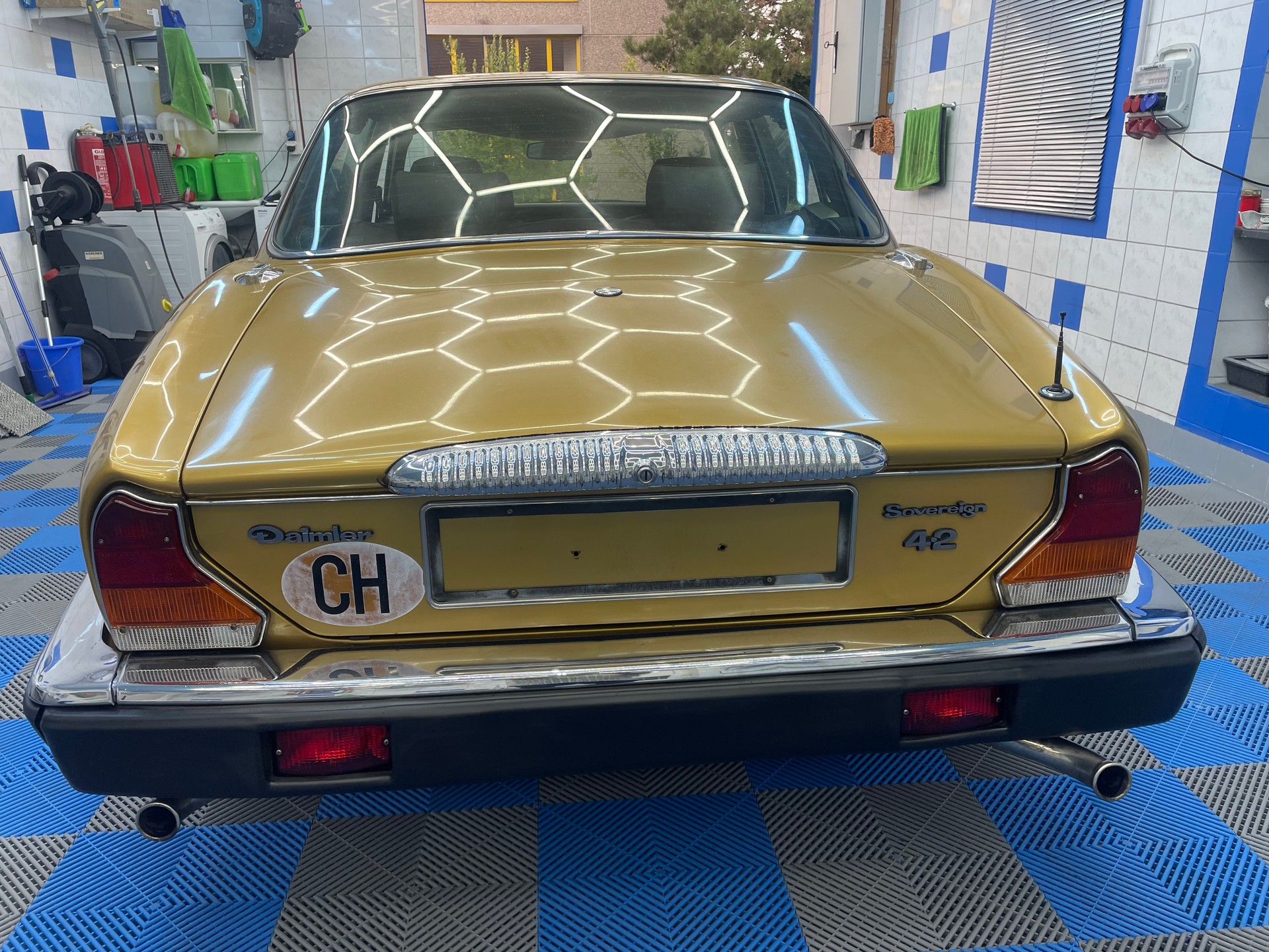 DAIMLER 4.2 Sovereign-image-3