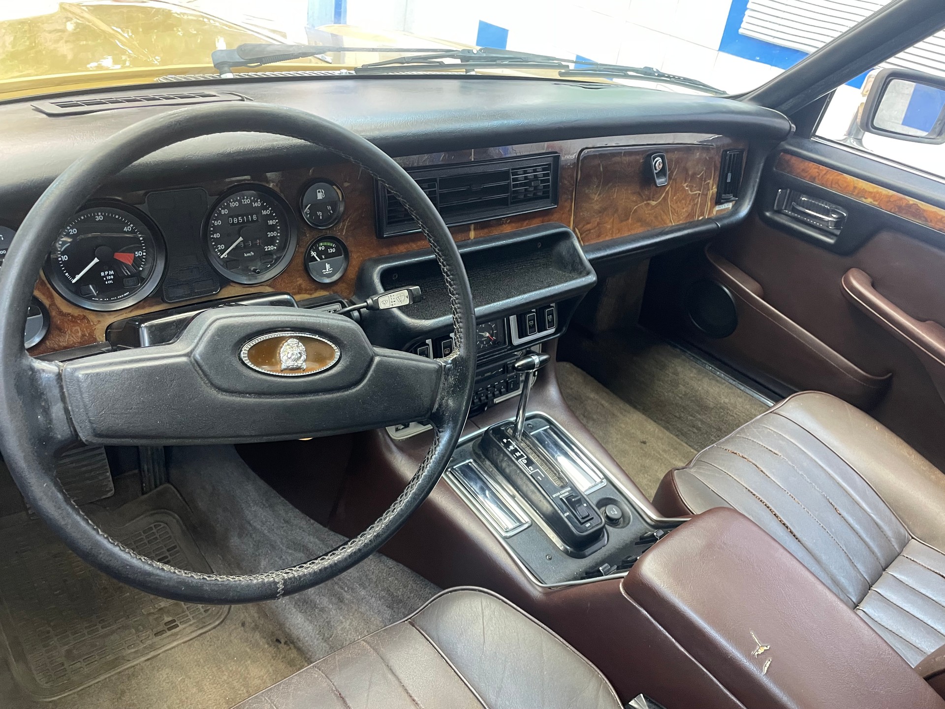 DAIMLER 4.2 Sovereign-image-11