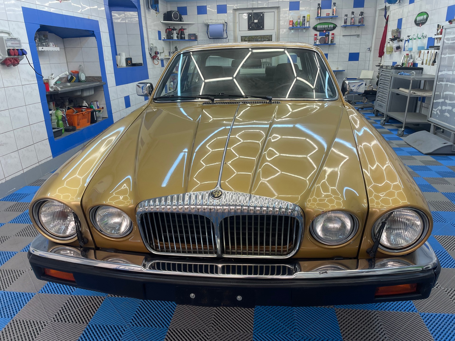 DAIMLER 4.2 Sovereign