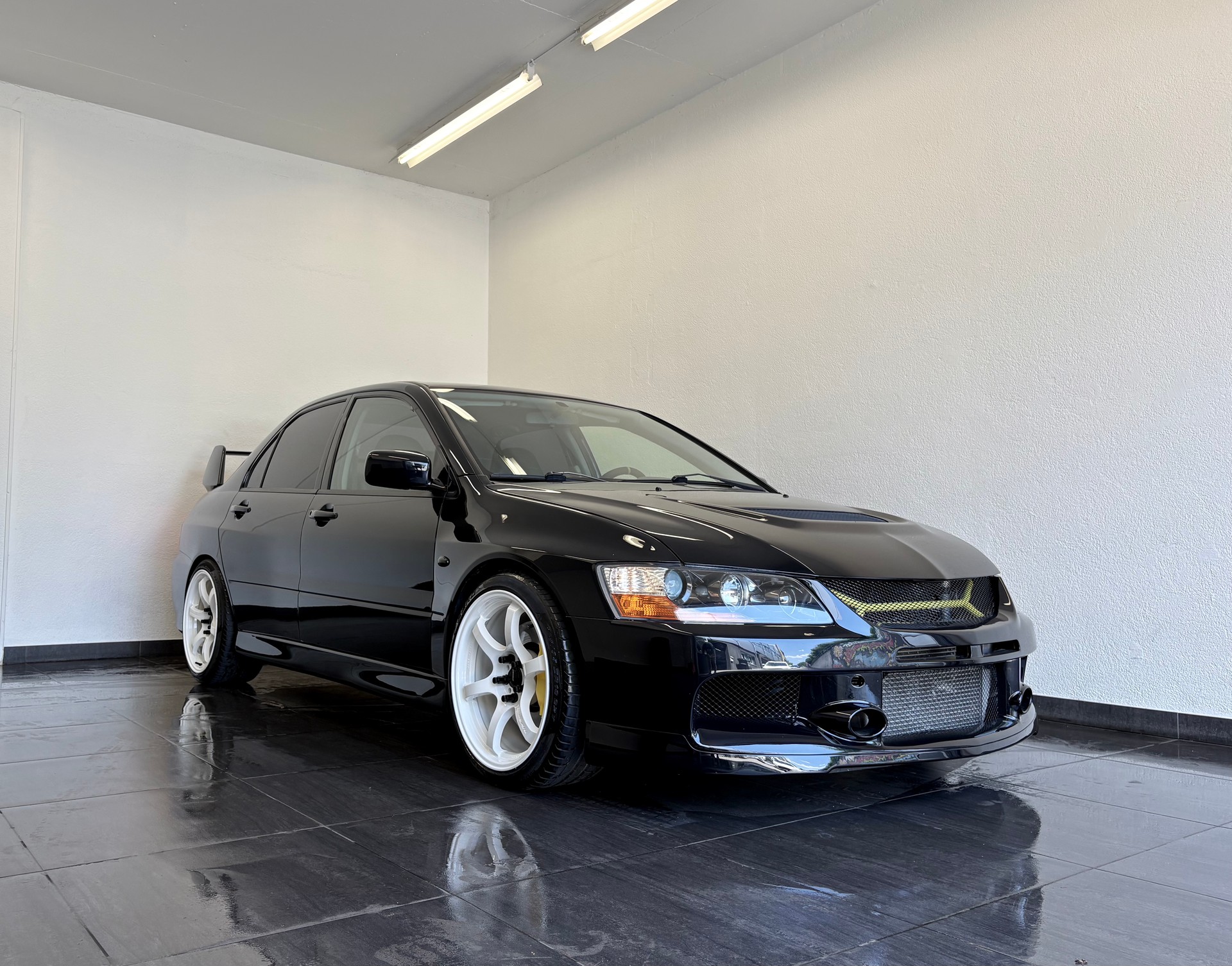 MITSUBISHI EVO IX-showroom-element-1