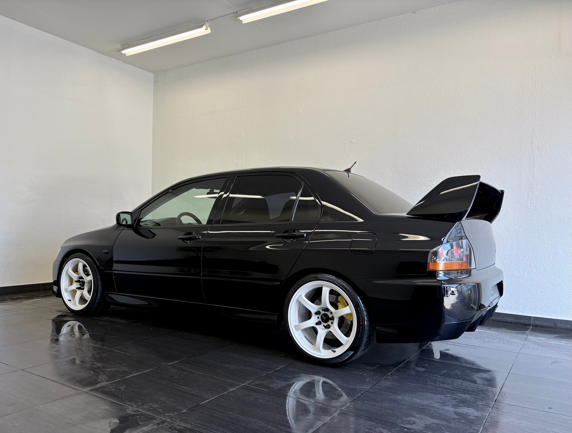 MITSUBISHI EVO IX-image-7