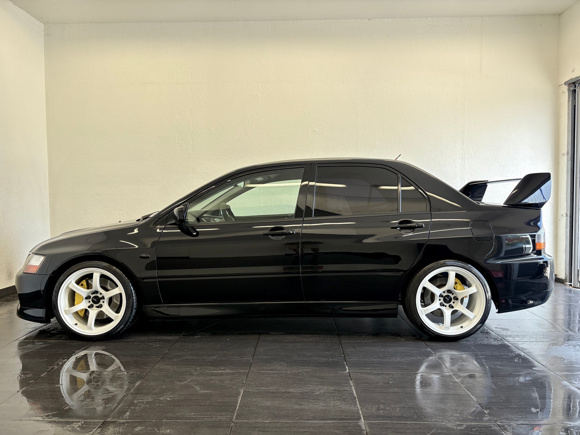MITSUBISHI EVO IX-image-5
