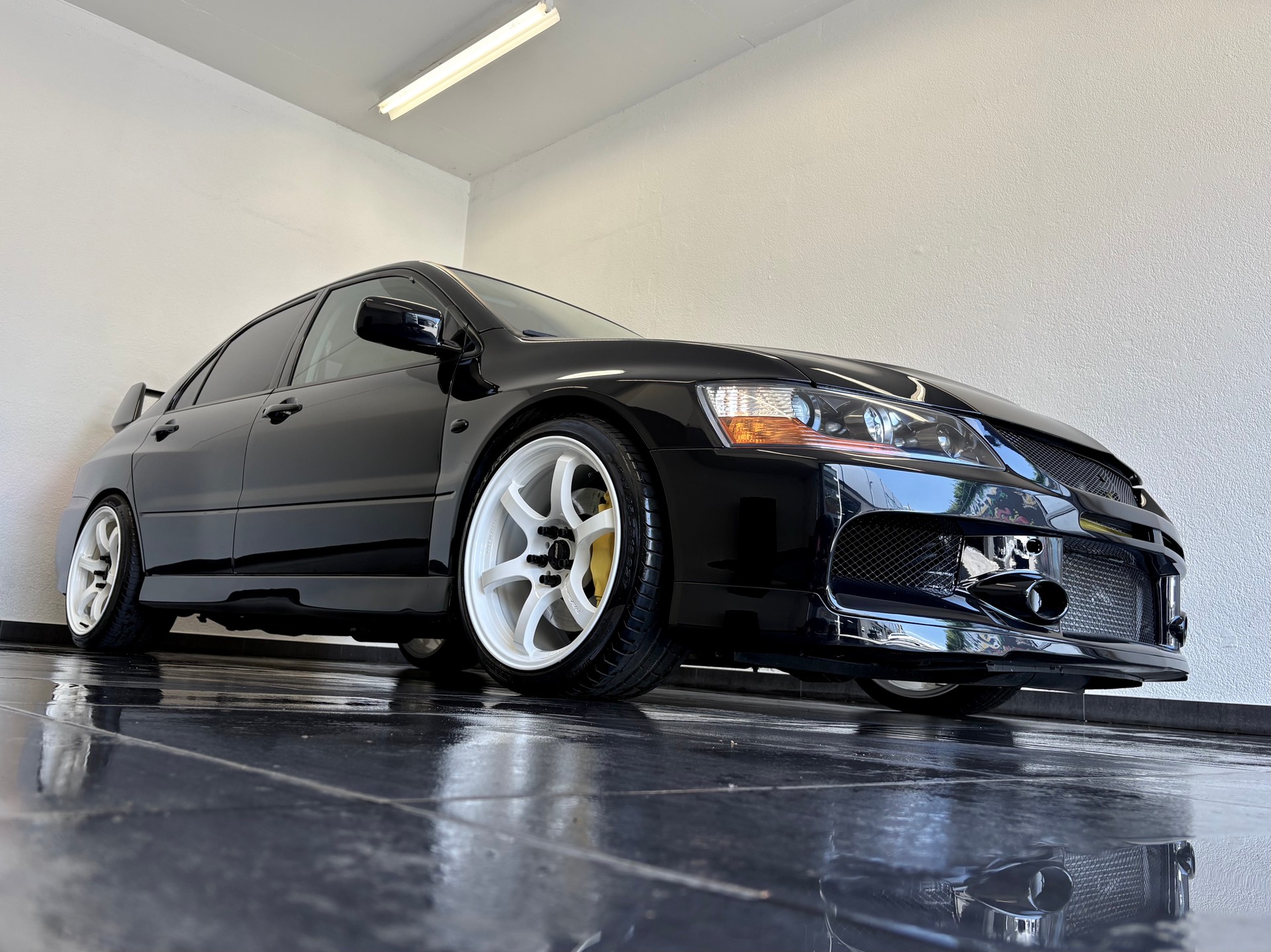 MITSUBISHI EVO IX-showroom-element-2