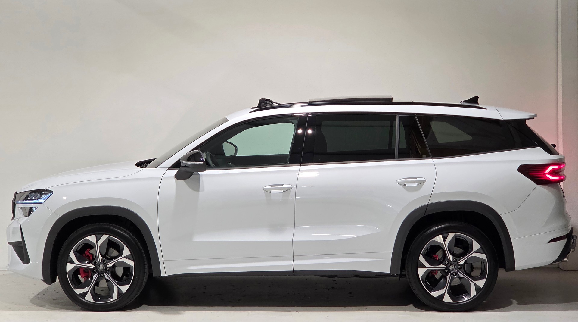 SKODA Kodiaq 2.0 TSI RS 4x4 7 Plätzer-showroom-element-1