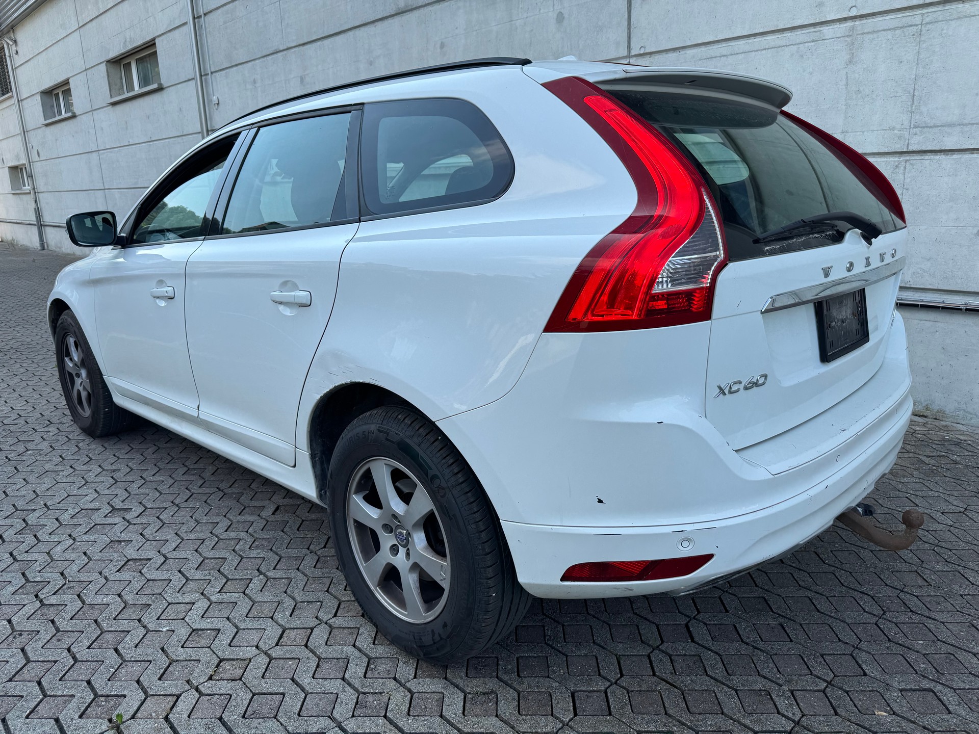 VOLVO XC60 D4 AWD Momentum Geartronic-showroom-element-3