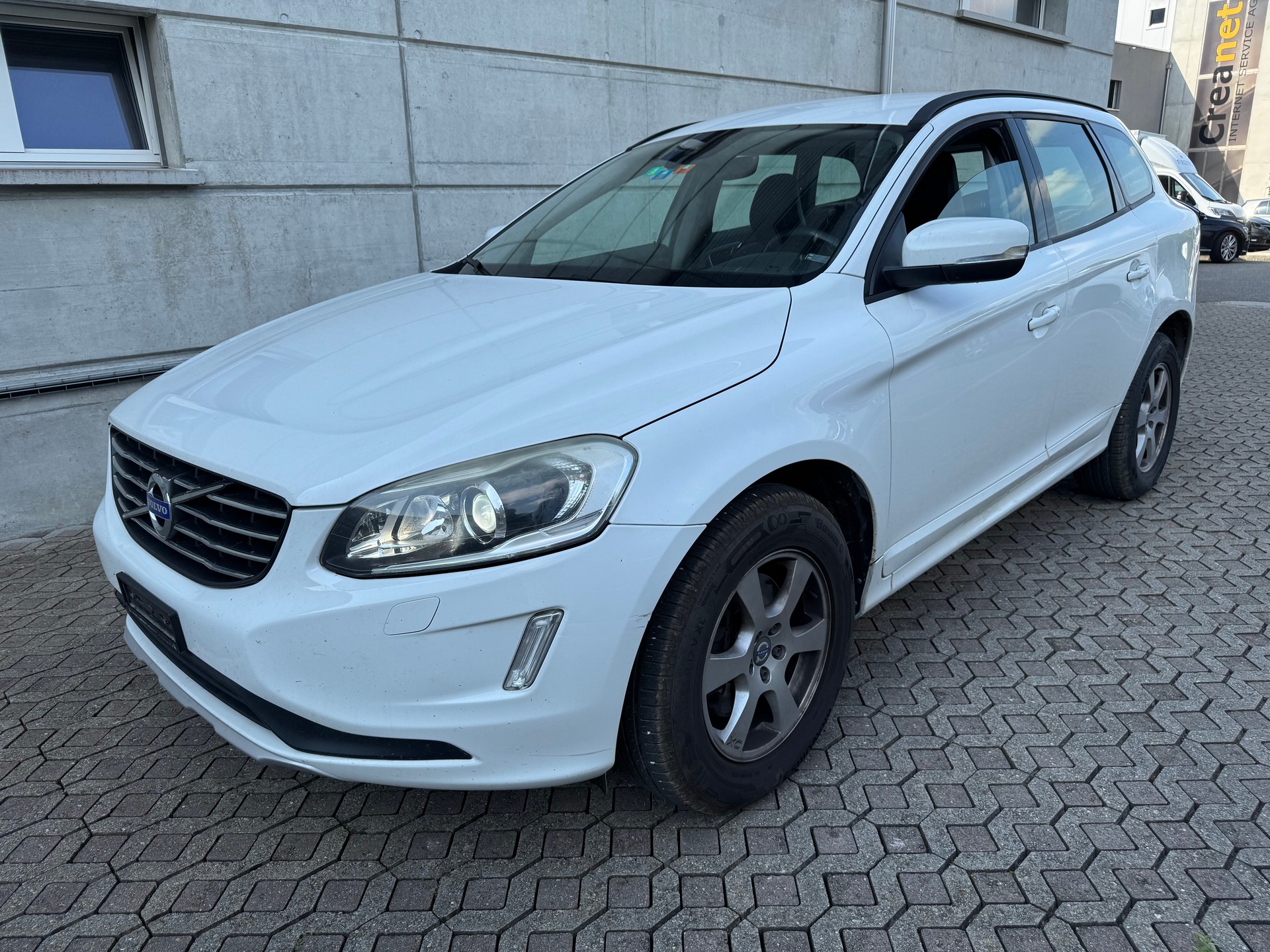 VOLVO XC60 D4 AWD Momentum Geartronic-showroom-element-1