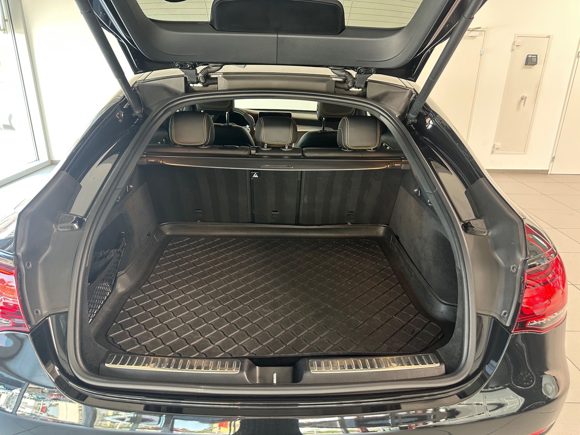 MERCEDES-BENZ GLC 63 AMG Coupé 63 S AMG 4Matic + 9G-Tronic-image-24