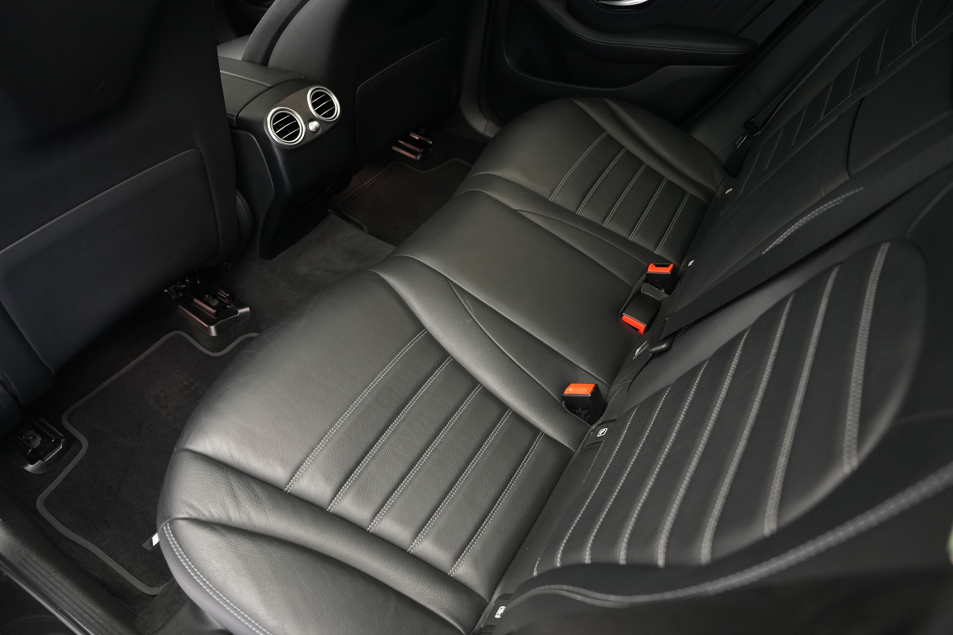 MERCEDES-BENZ GLC 43 AMG 4Matic 9G-Tronic *CH-FZ* *Pano* *Burmester* *HuD* *AHK*-image-13