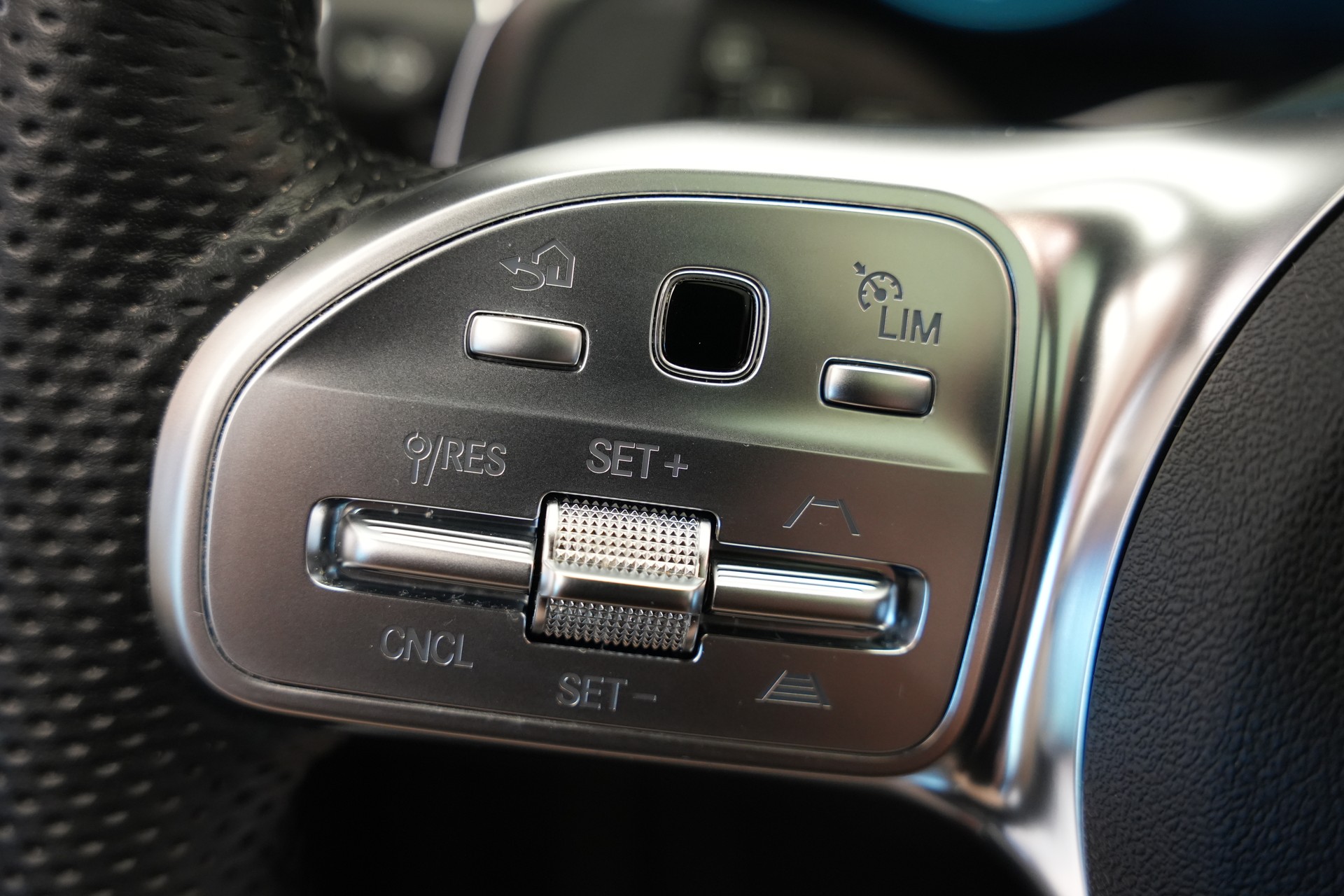 MERCEDES-BENZ GLC 43 AMG 4Matic 9G-Tronic *CH-FZ* *Pano* *Burmester* *HuD* *AHK*-image-21