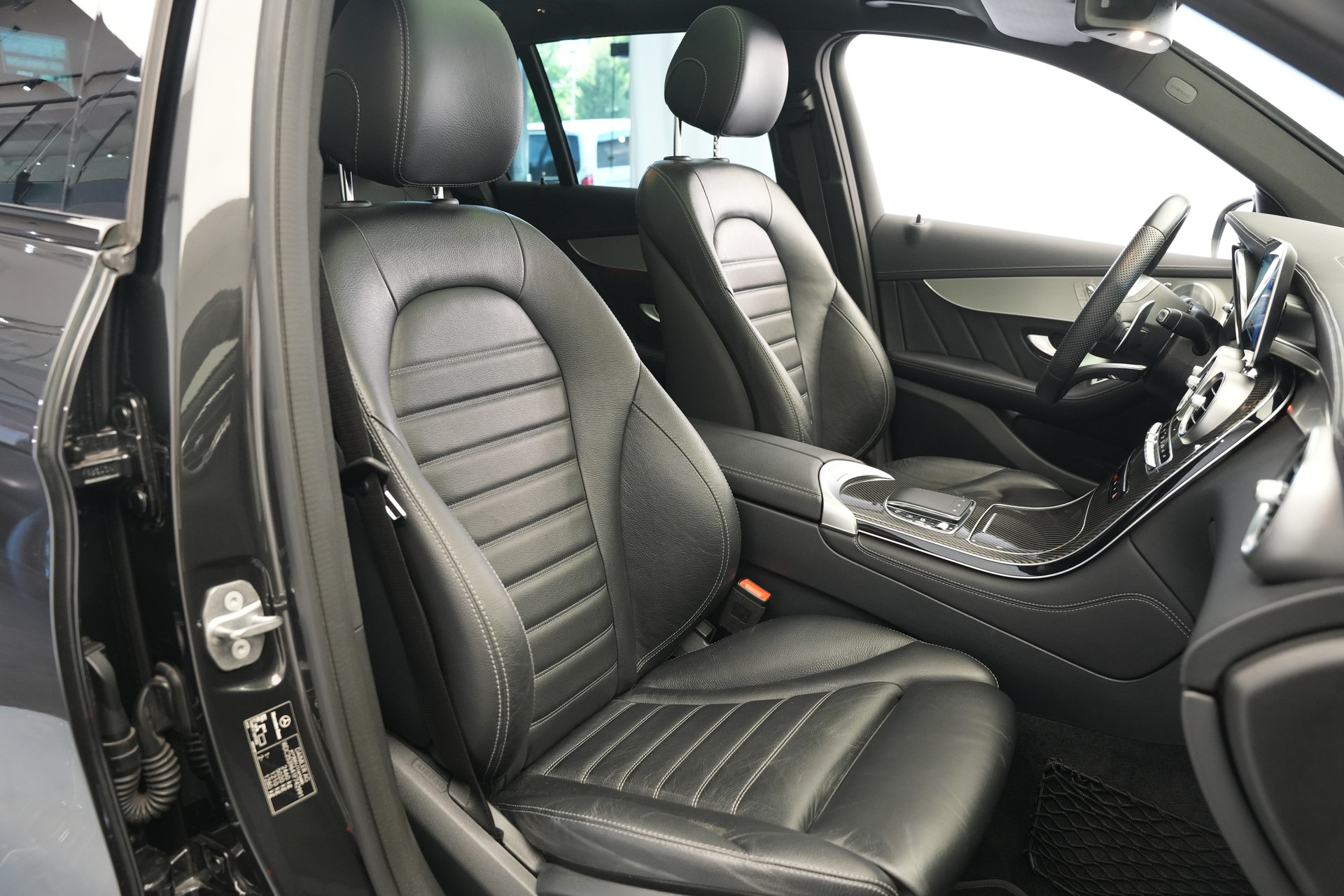 MERCEDES-BENZ GLC 43 AMG 4Matic 9G-Tronic *CH-FZ* *Pano* *Burmester* *HuD* *AHK*-image-15