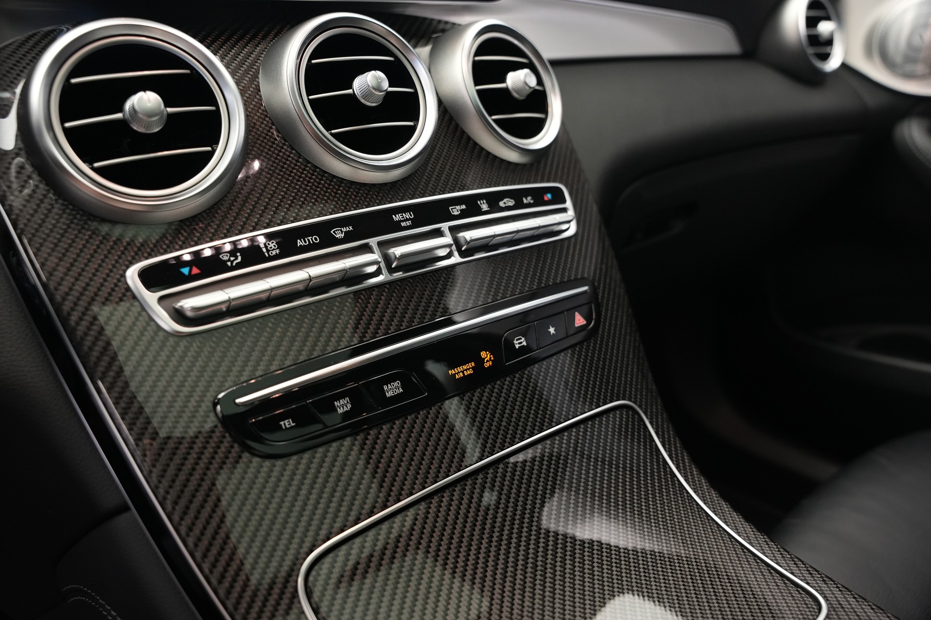 MERCEDES-BENZ GLC 43 AMG 4Matic 9G-Tronic *CH-FZ* *Pano* *Burmester* *HuD* *AHK*-image-24