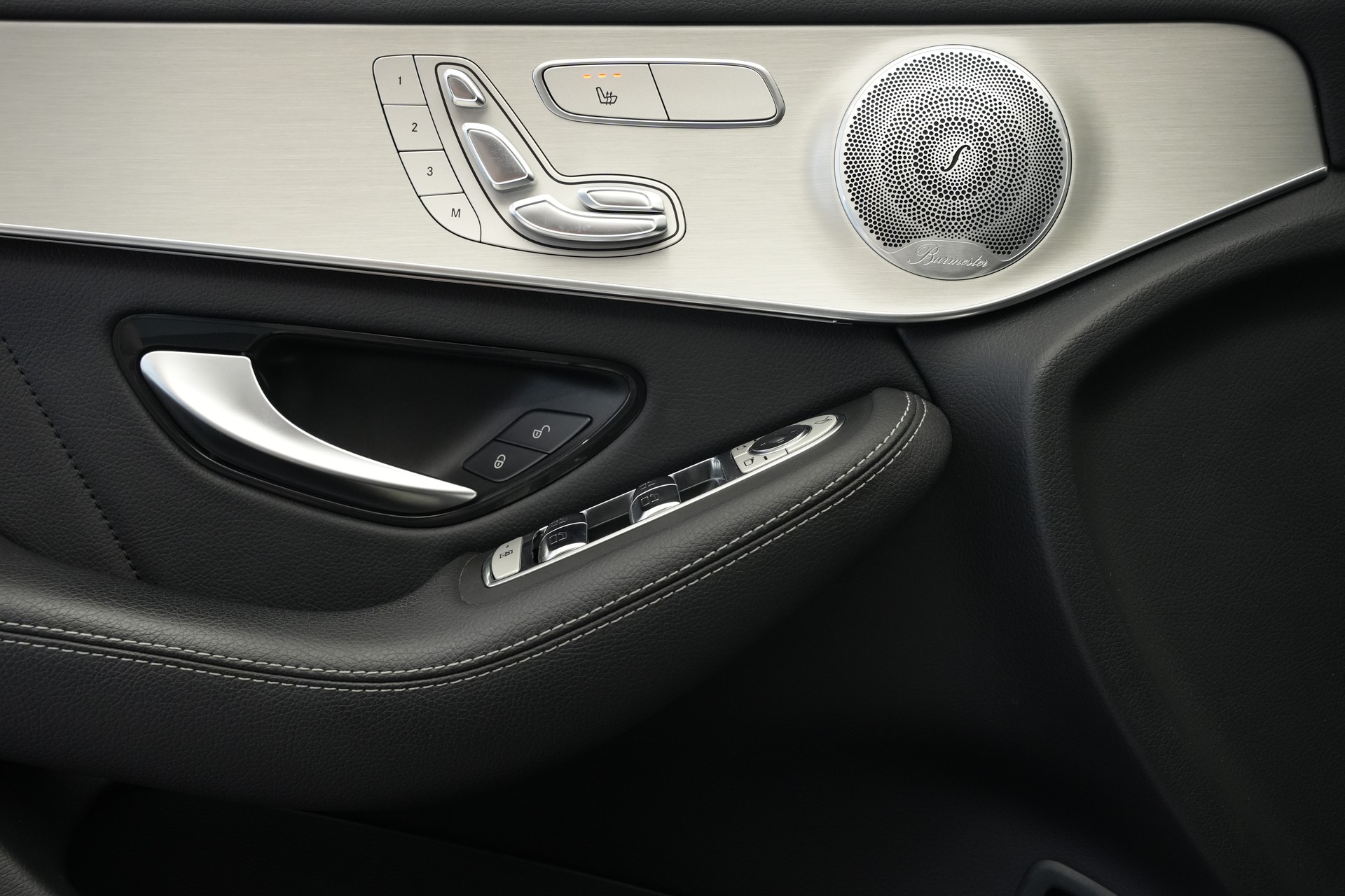 MERCEDES-BENZ GLC 43 AMG 4Matic 9G-Tronic *CH-FZ* *Pano* *Burmester* *HuD* *AHK*-image-16