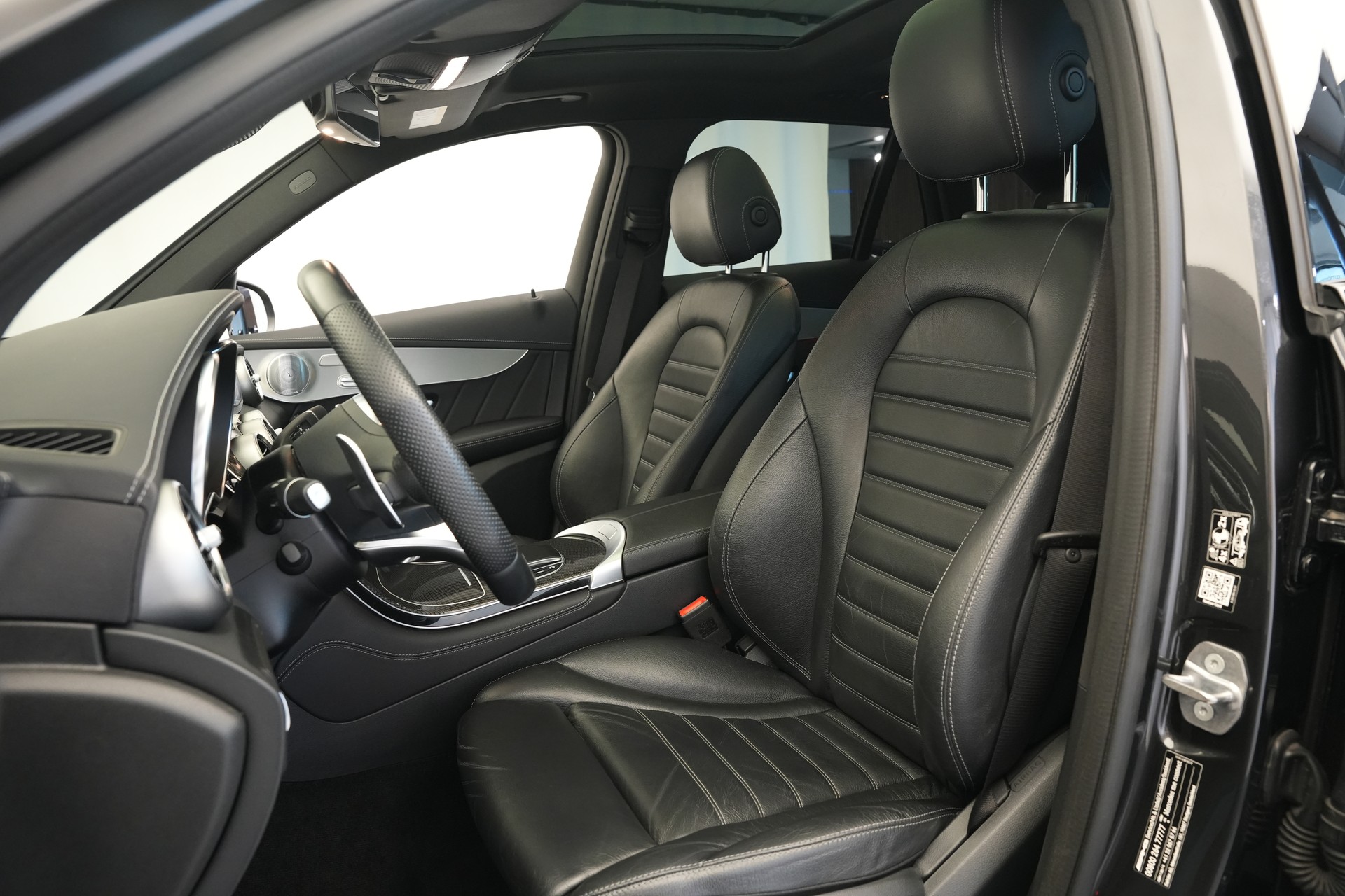 MERCEDES-BENZ GLC 43 AMG 4Matic 9G-Tronic *CH-FZ* *Pano* *Burmester* *HuD* *AHK*-image-12