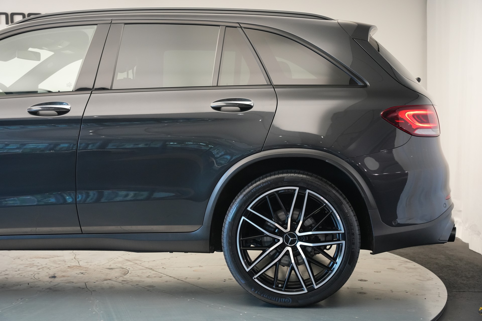 MERCEDES-BENZ GLC 43 AMG 4Matic 9G-Tronic *CH-FZ* *Pano* *Burmester* *HuD* *AHK*-image-43