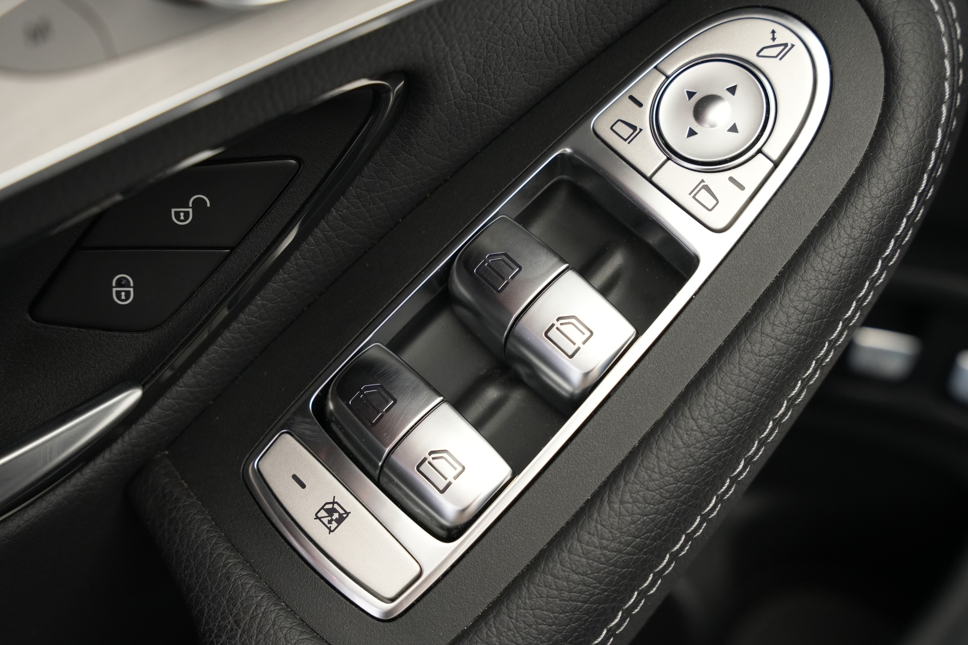 MERCEDES-BENZ GLC 43 AMG 4Matic 9G-Tronic *CH-FZ* *Pano* *Burmester* *HuD* *AHK*-image-17