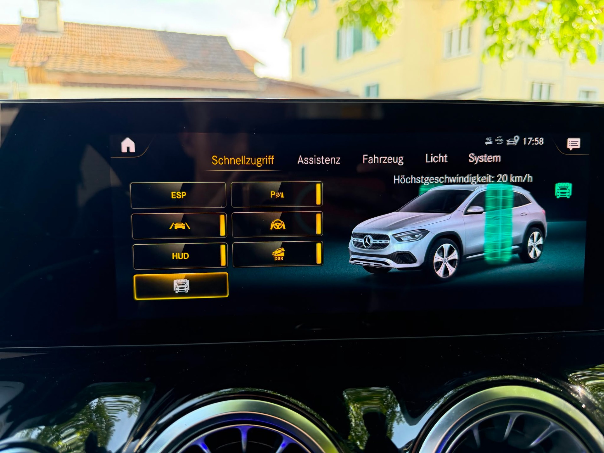 MERCEDES-BENZ GLA 250 4Matic AMG Line 8G-DCT-image-26