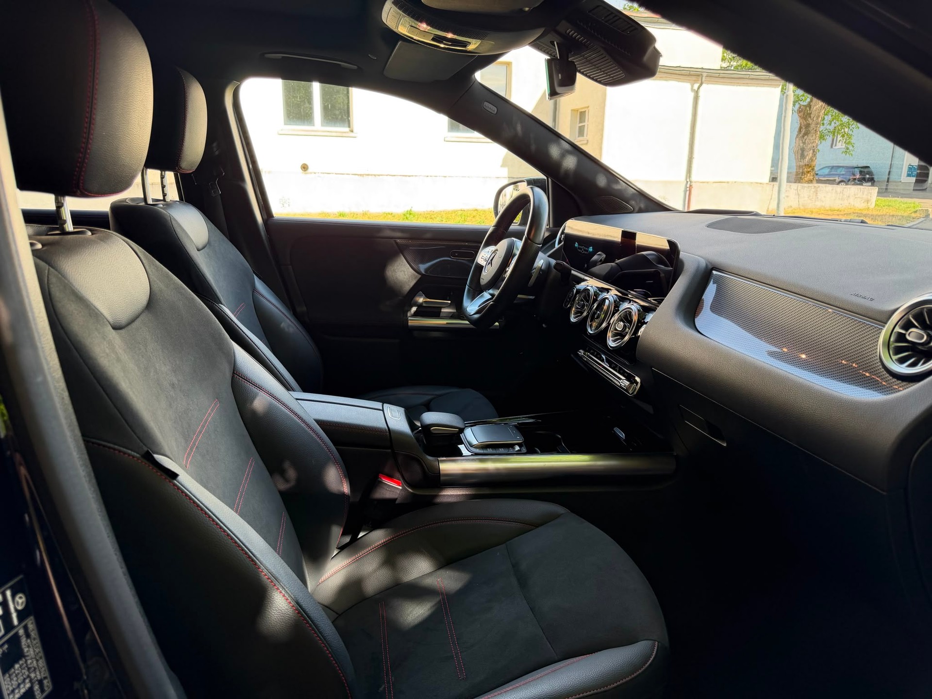 MERCEDES-BENZ GLA 250 4Matic AMG Line 8G-DCT-image-7