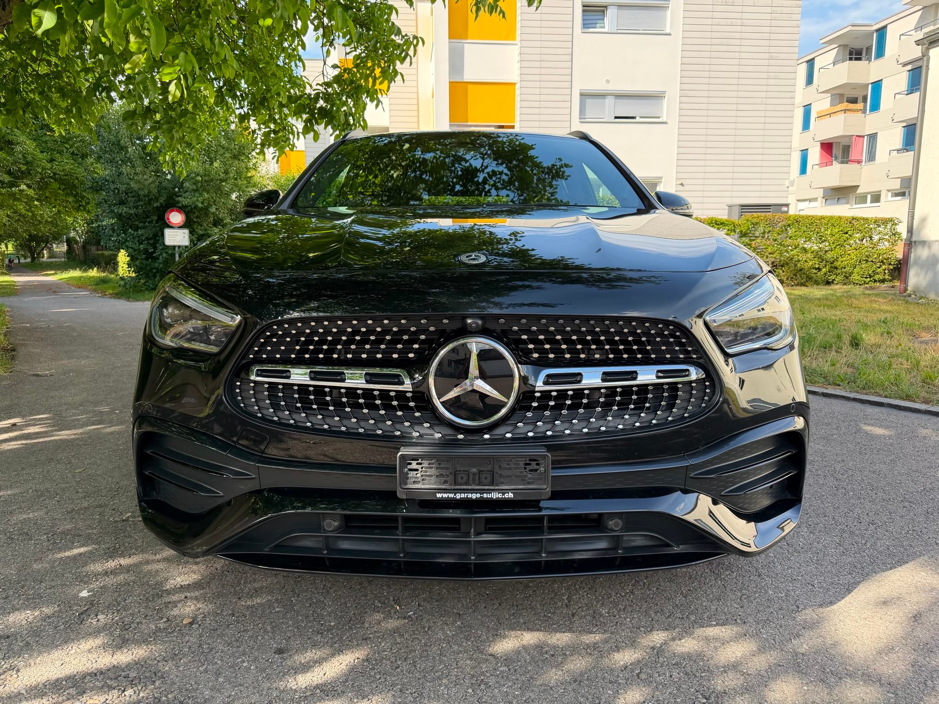MERCEDES-BENZ GLA 250 4Matic AMG Line 8G-DCT-showroom-element-1