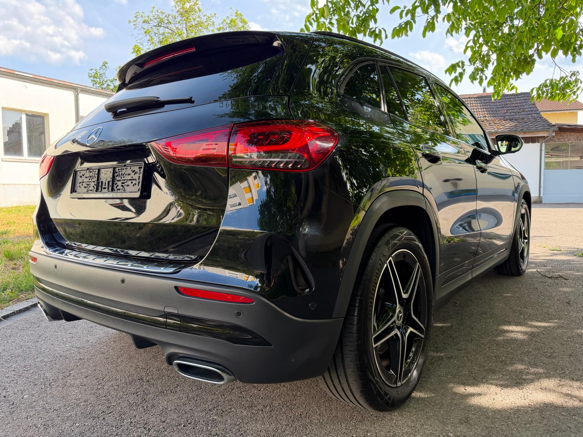 MERCEDES-BENZ GLA 250 4Matic AMG Line 8G-DCT-showroom-element-3