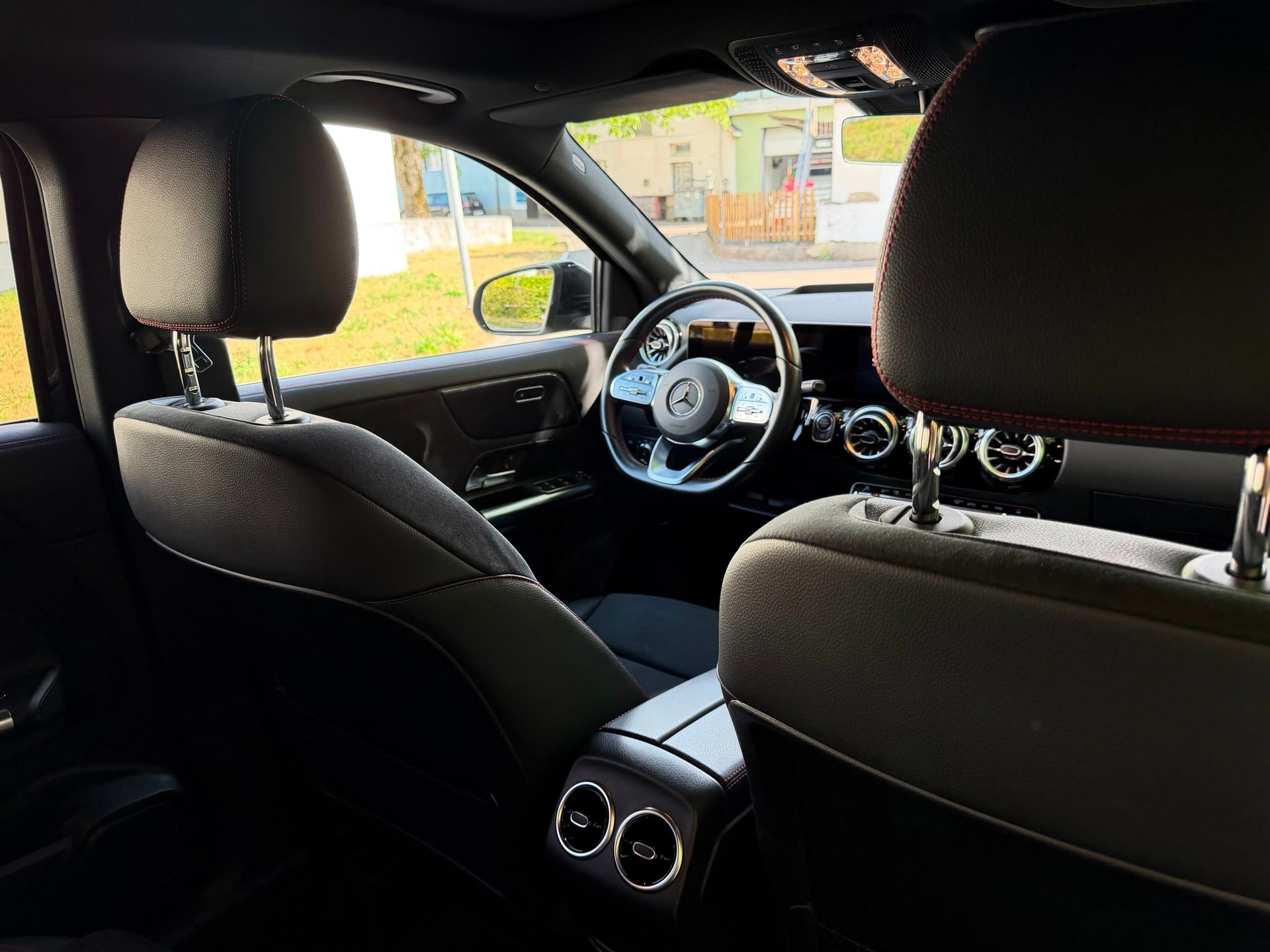 MERCEDES-BENZ GLA 250 4Matic AMG Line 8G-DCT-image-6