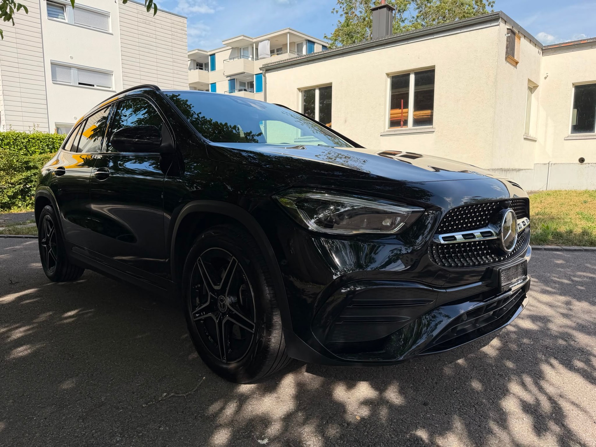 MERCEDES-BENZ GLA 250 4Matic AMG Line 8G-DCT-showroom-element-2