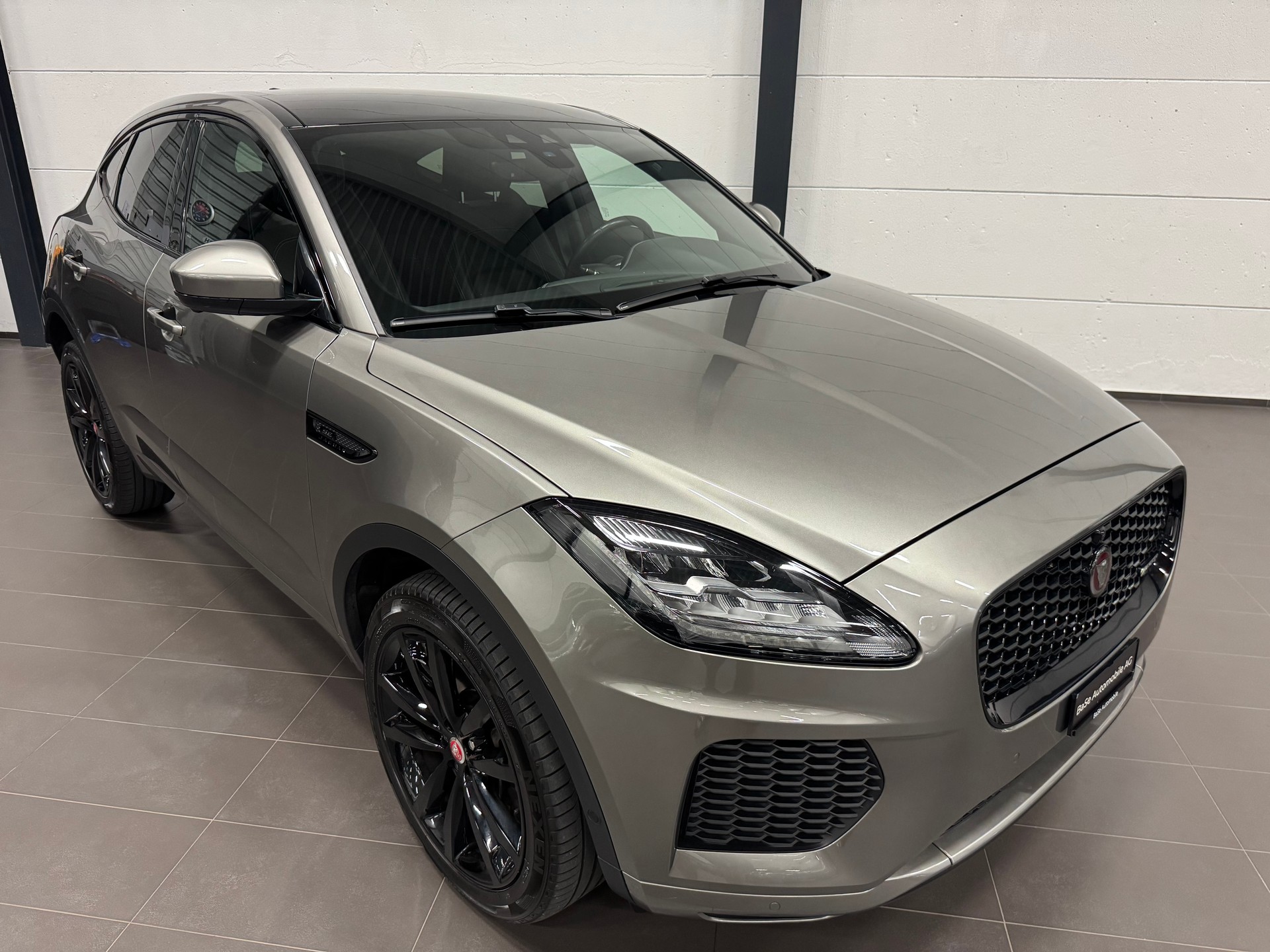JAGUAR E-Pace P200 R-Dynamic SE AWD Automatik-showroom-element-3