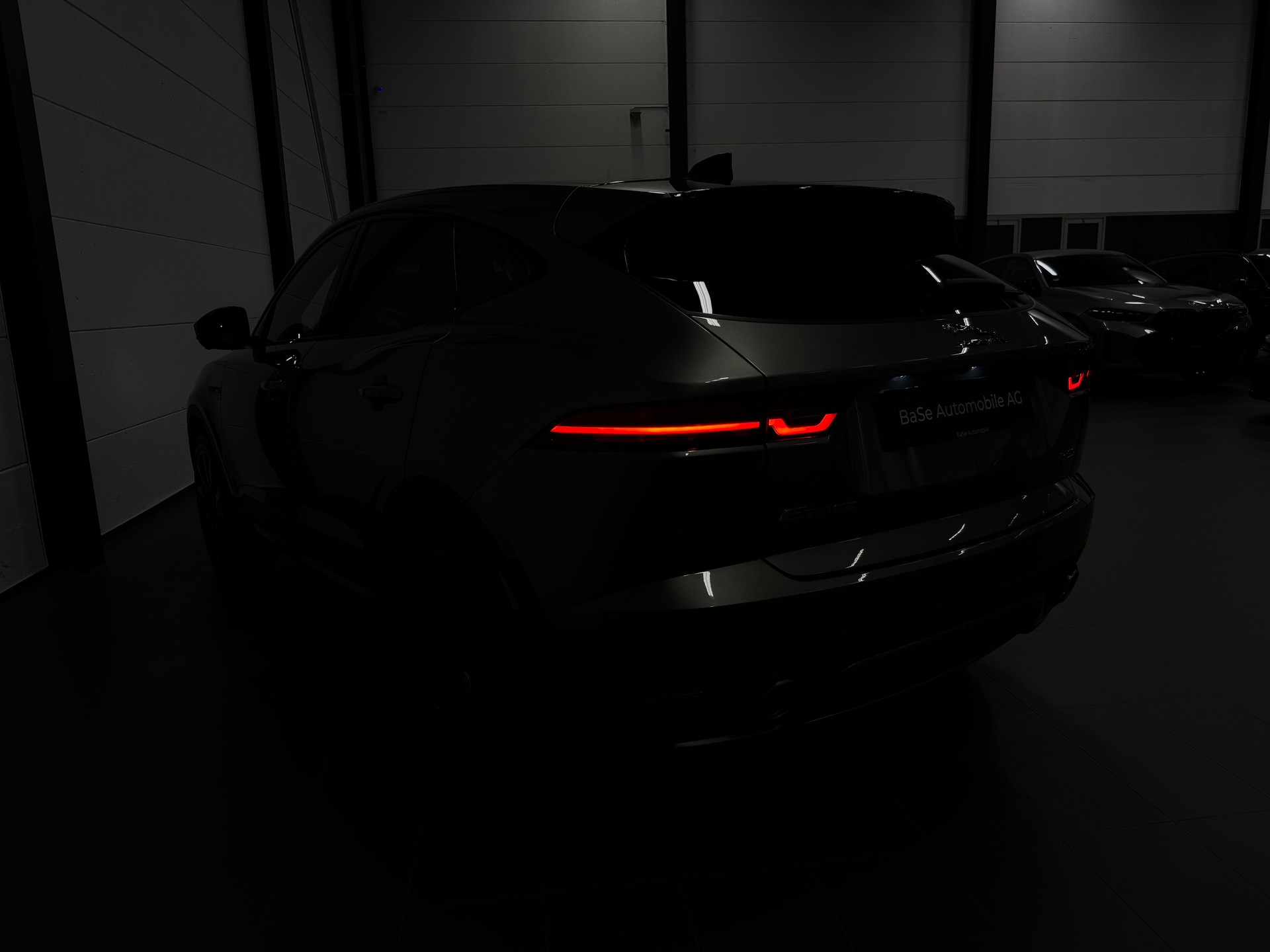 JAGUAR E-Pace P200 R-Dynamic SE AWD Automatik-image-15