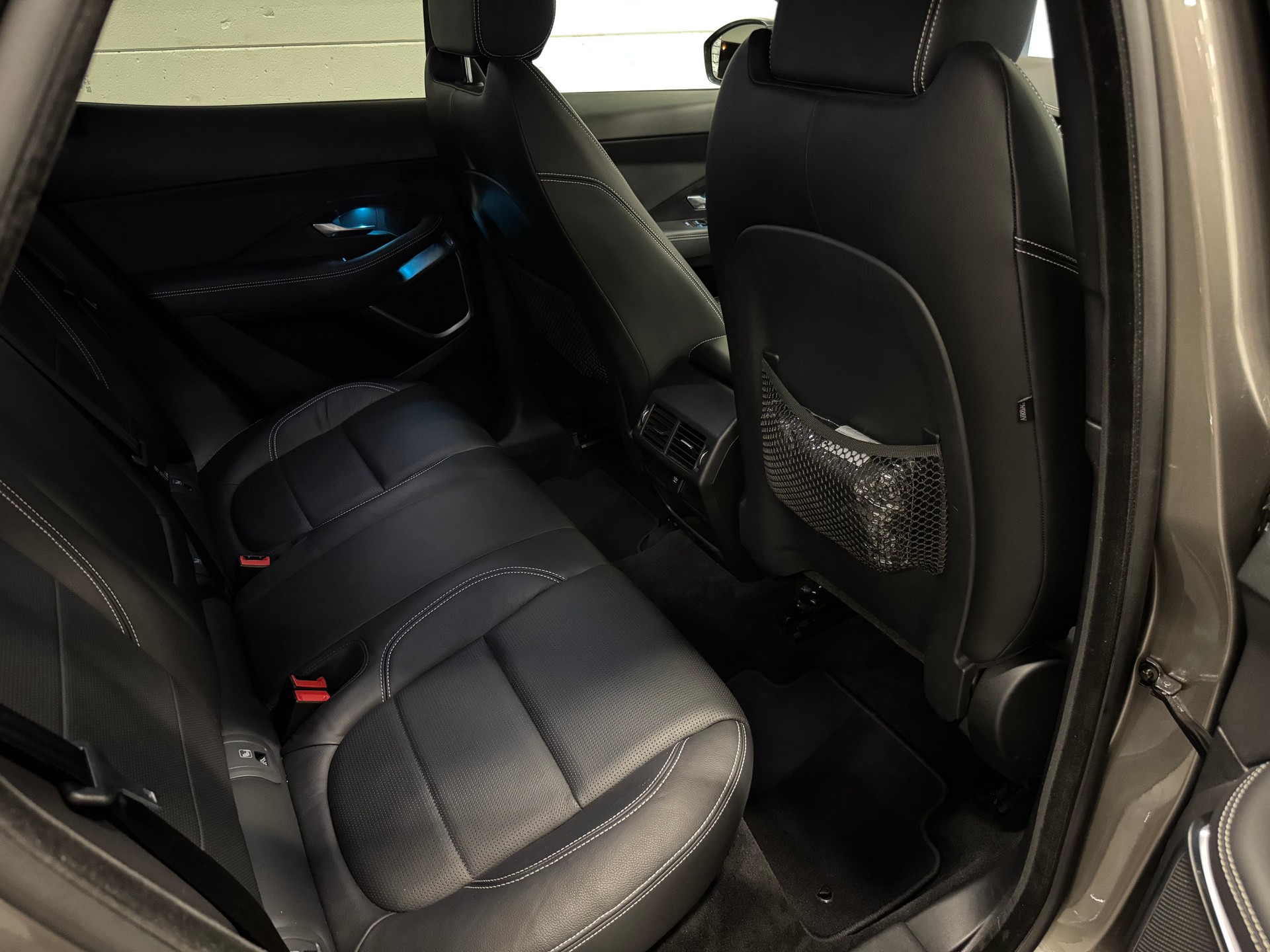 JAGUAR E-Pace P200 R-Dynamic SE AWD Automatik-image-21