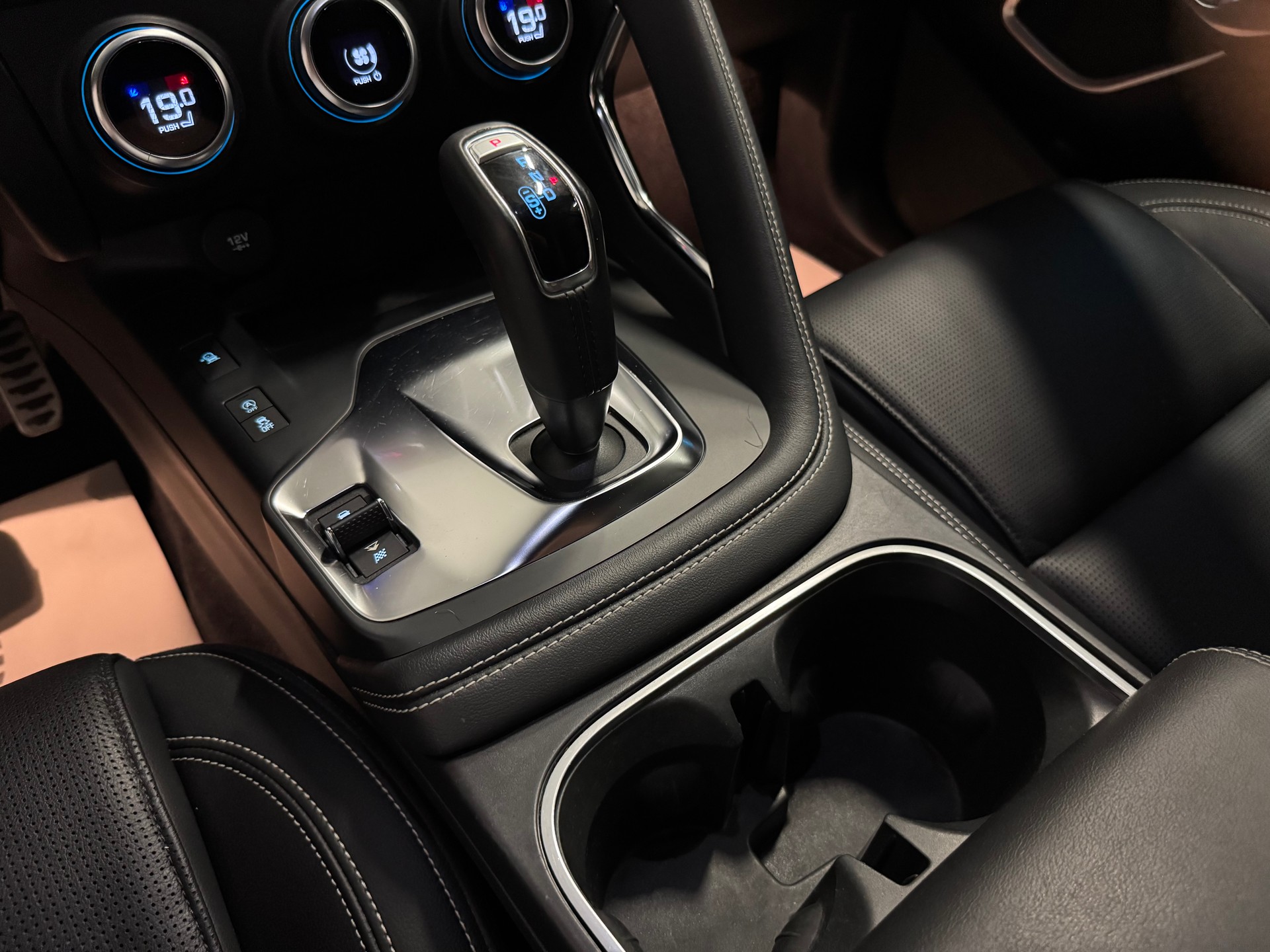 JAGUAR E-Pace P200 R-Dynamic SE AWD Automatik-image-28