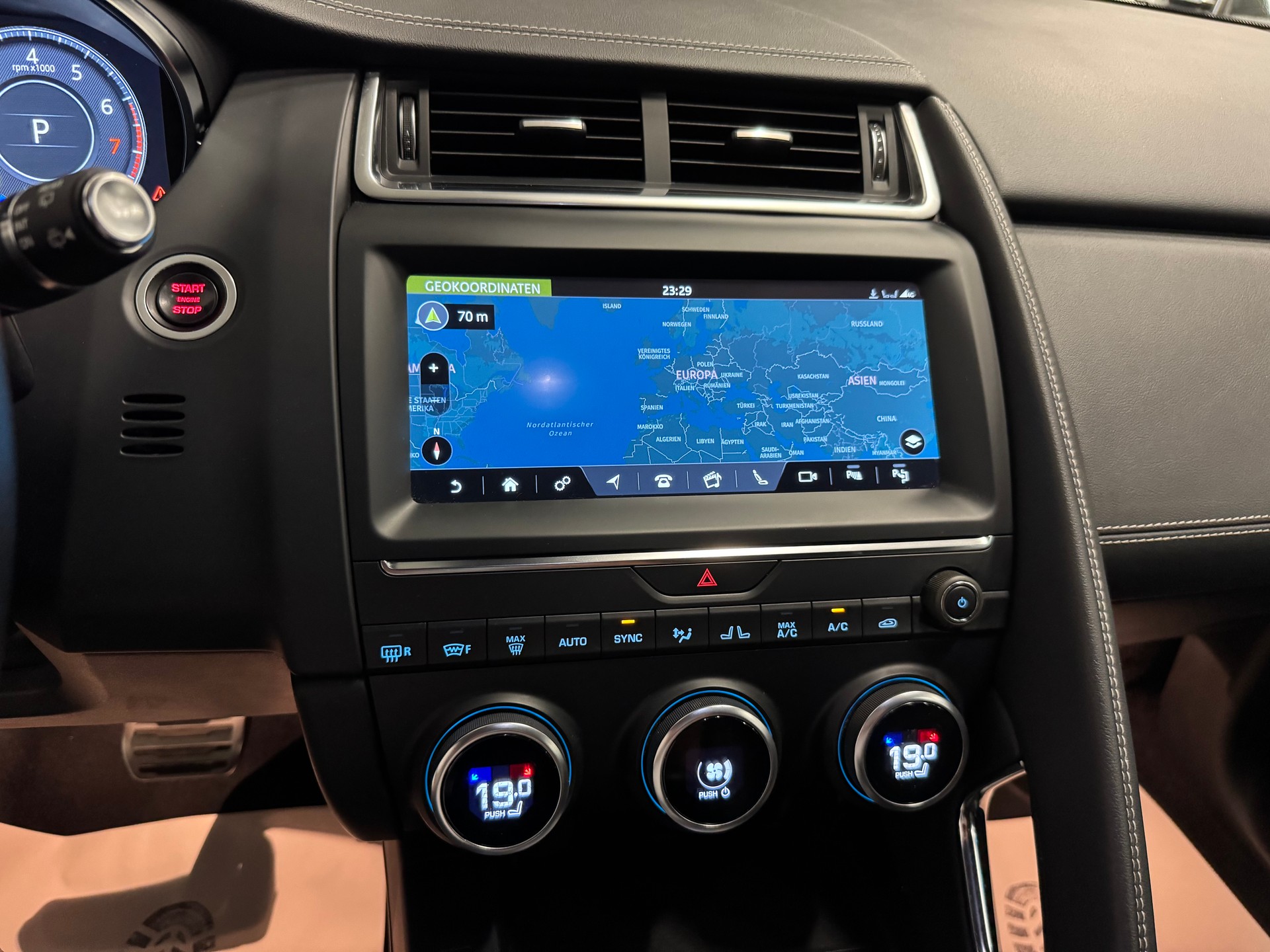JAGUAR E-Pace P200 R-Dynamic SE AWD Automatik-image-26