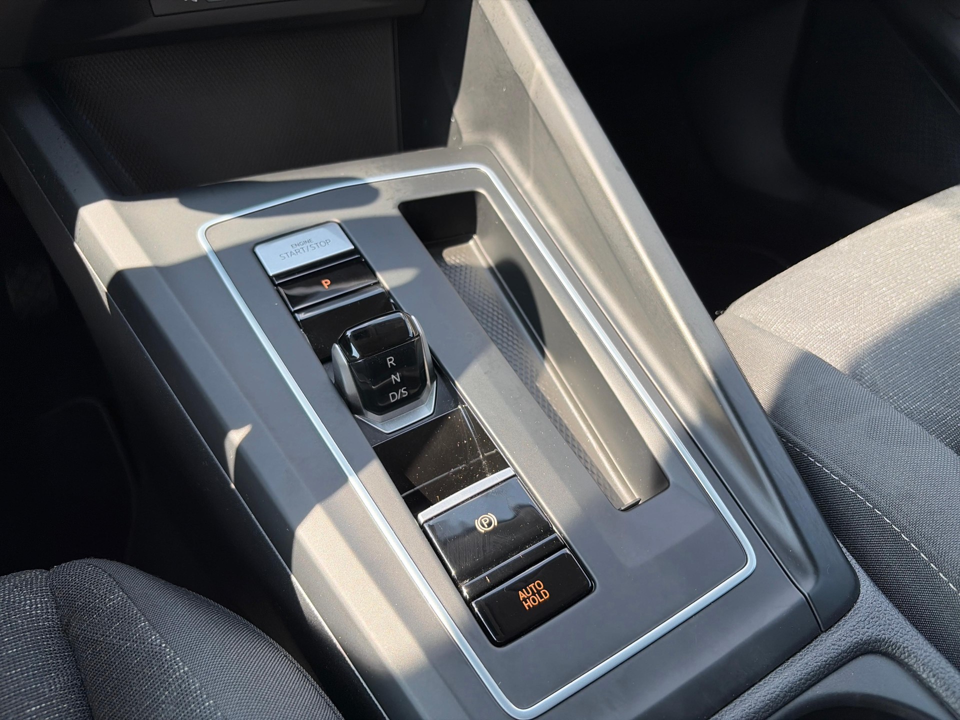 VW Golf VIII 1.5 eTSI 75 Edition-image-16