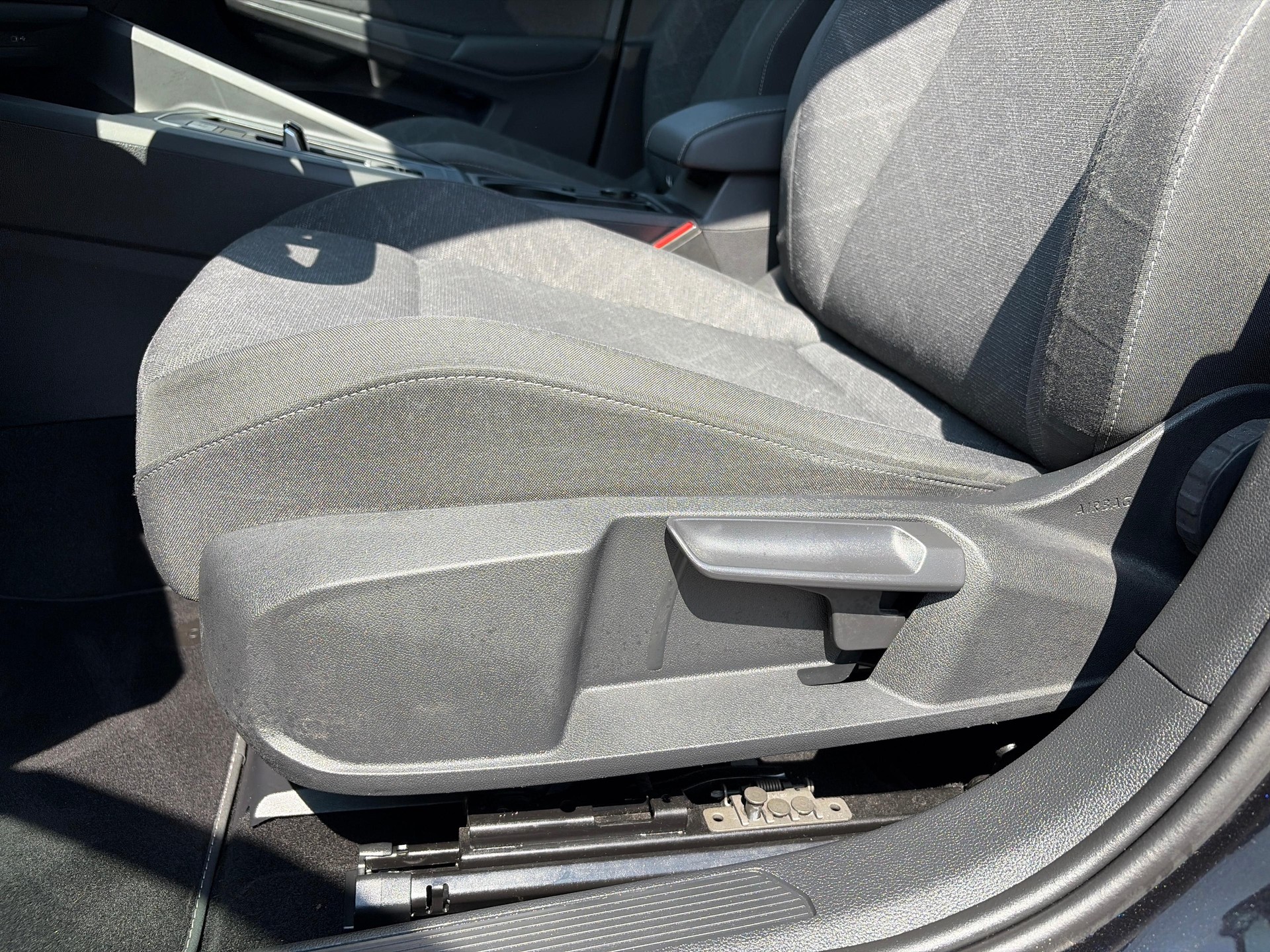 VW Golf VIII 1.5 eTSI 75 Edition-image-10