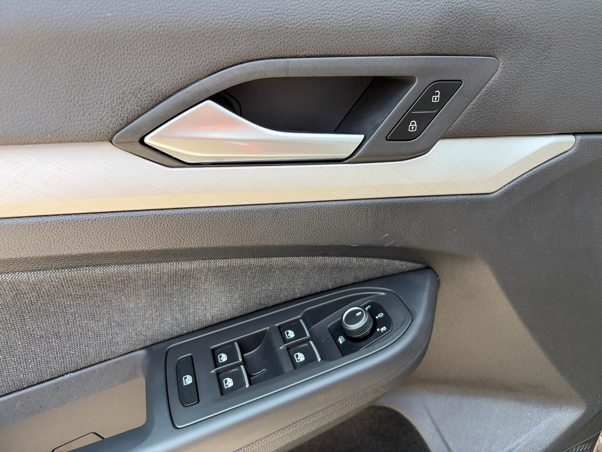 VW Golf VIII 1.5 eTSI 75 Edition-image-11