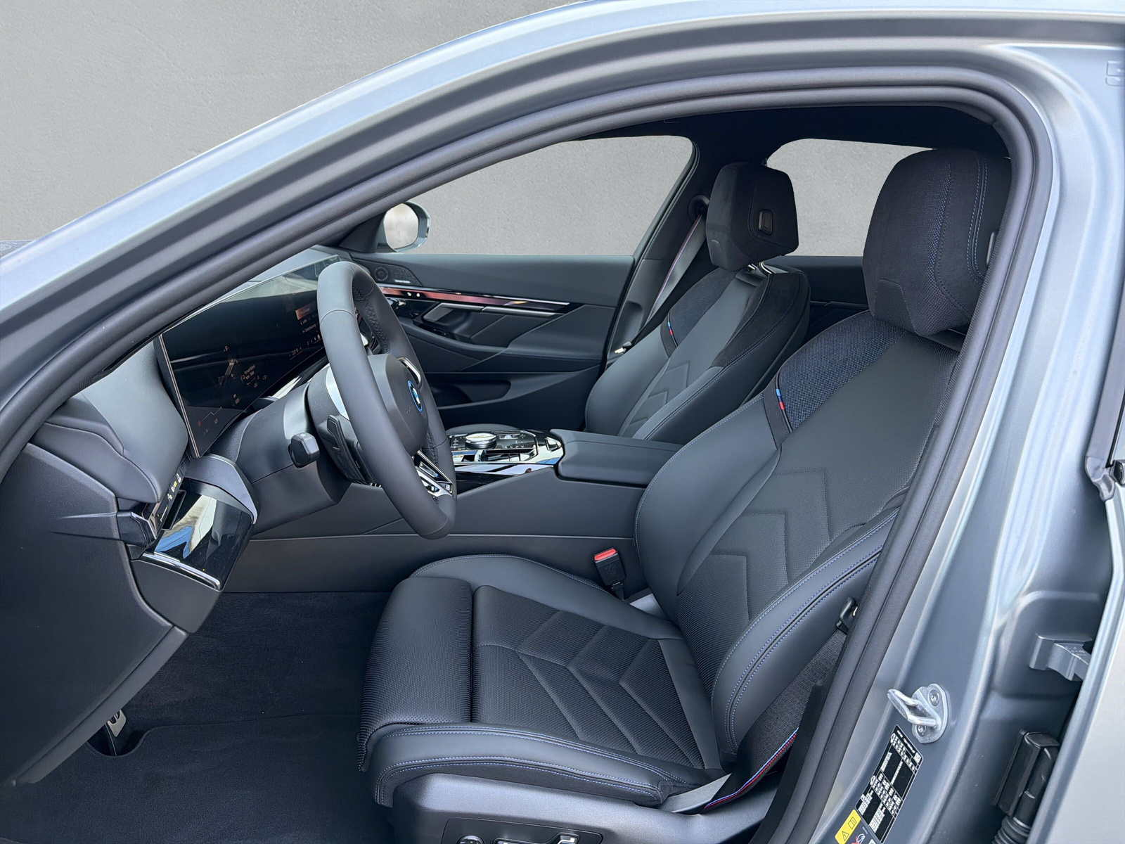 BMW i5 xDrive40 M Sport Pro-image-11