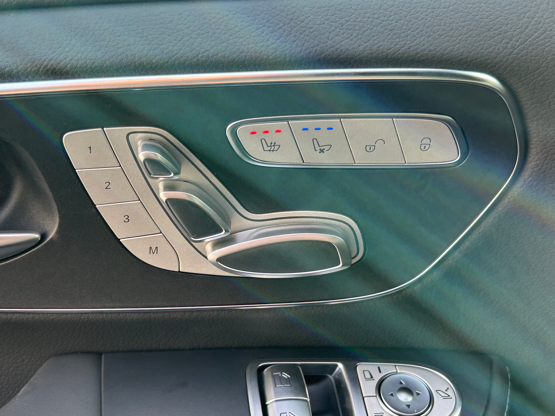 MERCEDES-BENZ V 300 d Exclusive L SWISS EDITION 4MATIC-image-18
