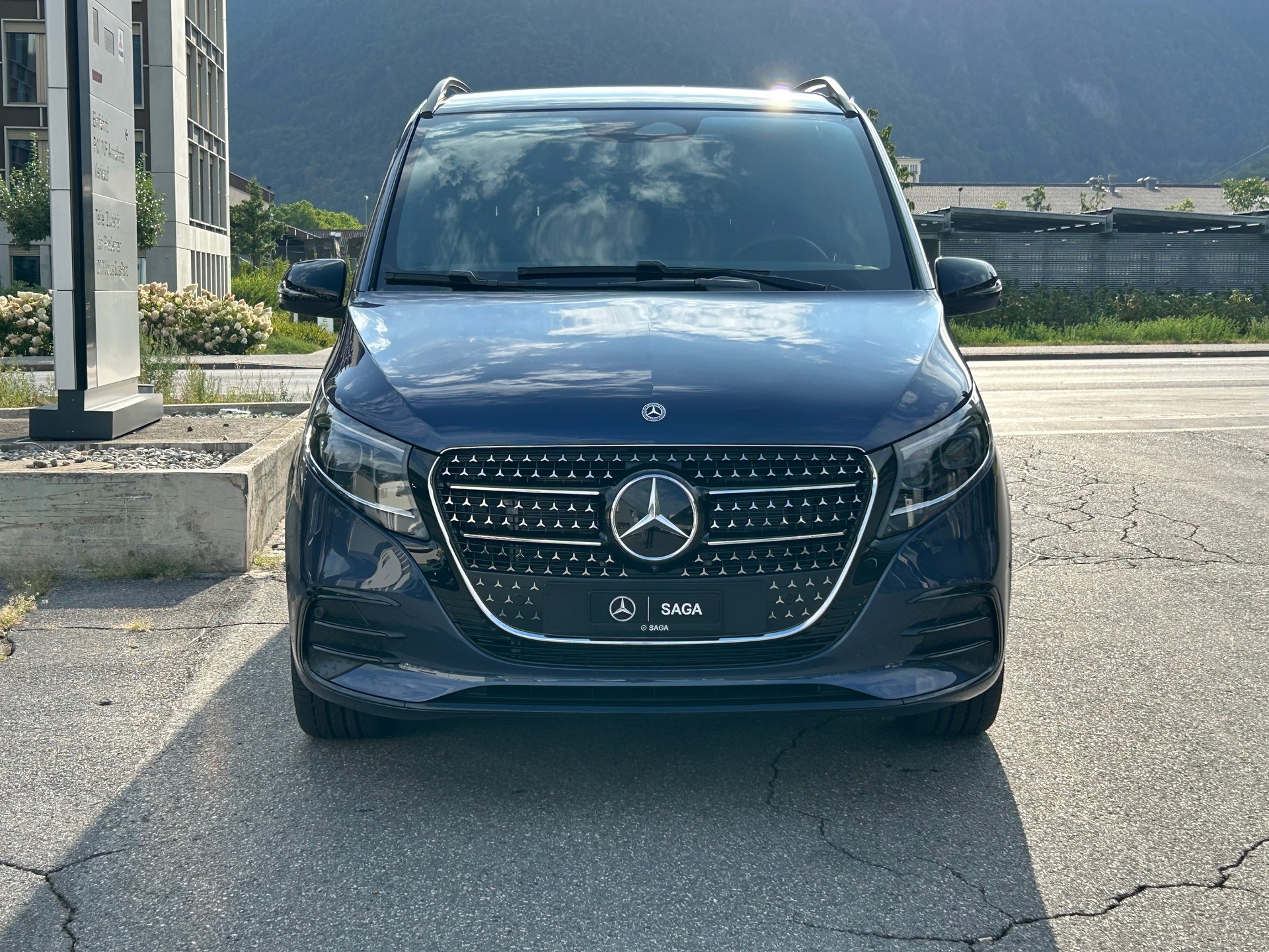 MERCEDES-BENZ V 300 d Exclusive L SWISS EDITION 4MATIC-showroom-element-1