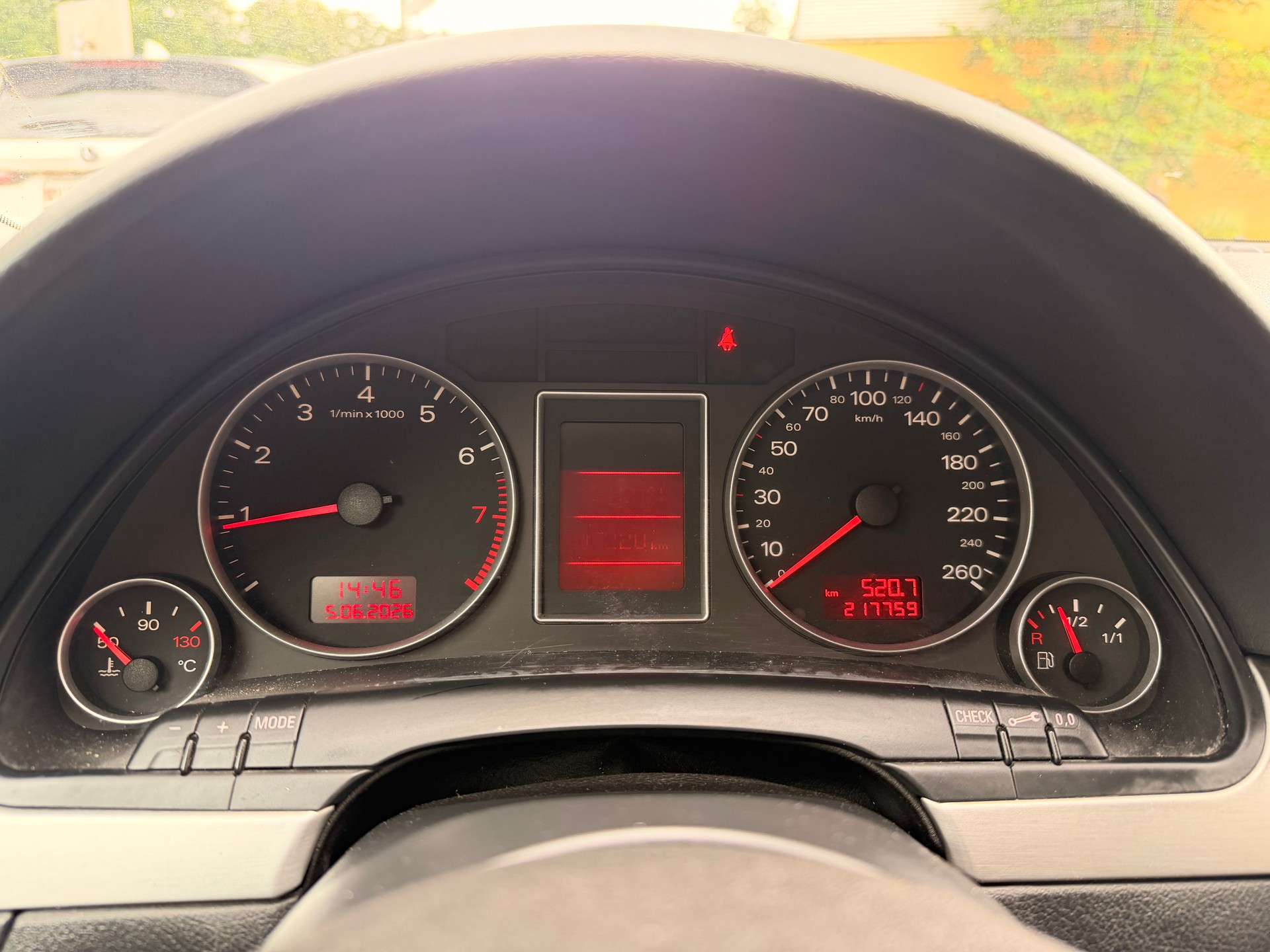AUDI A4 Avant 2.0-image-27